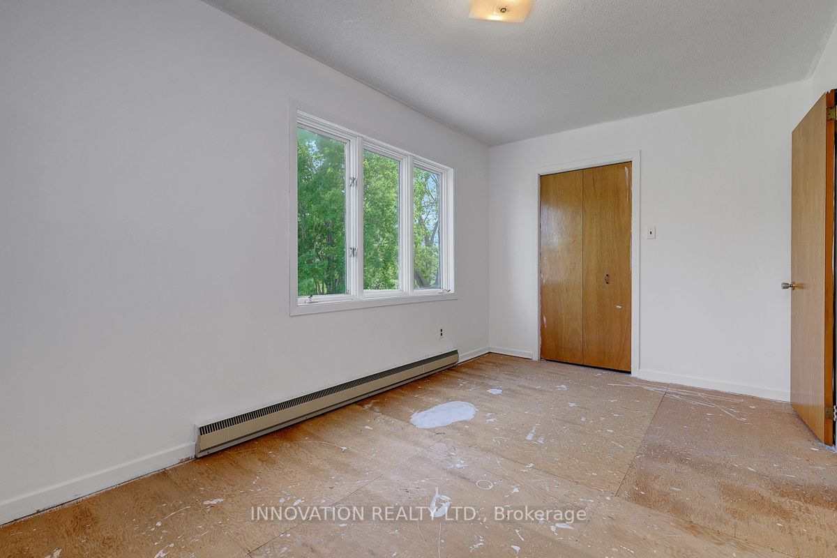456 Gladstone Street Property Photo 32
