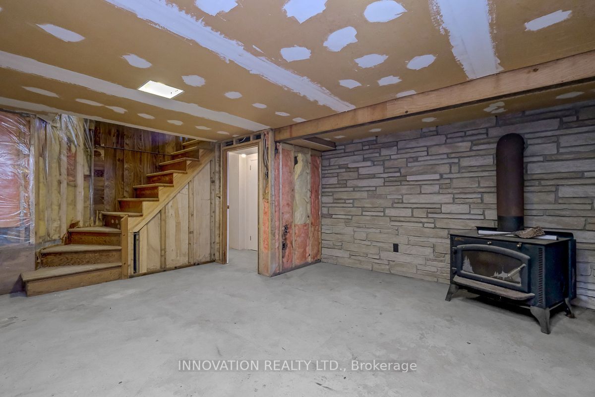 456 Gladstone Street Property Photo 34