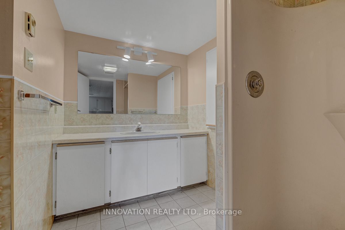 456 Gladstone Street Property Photo 37
