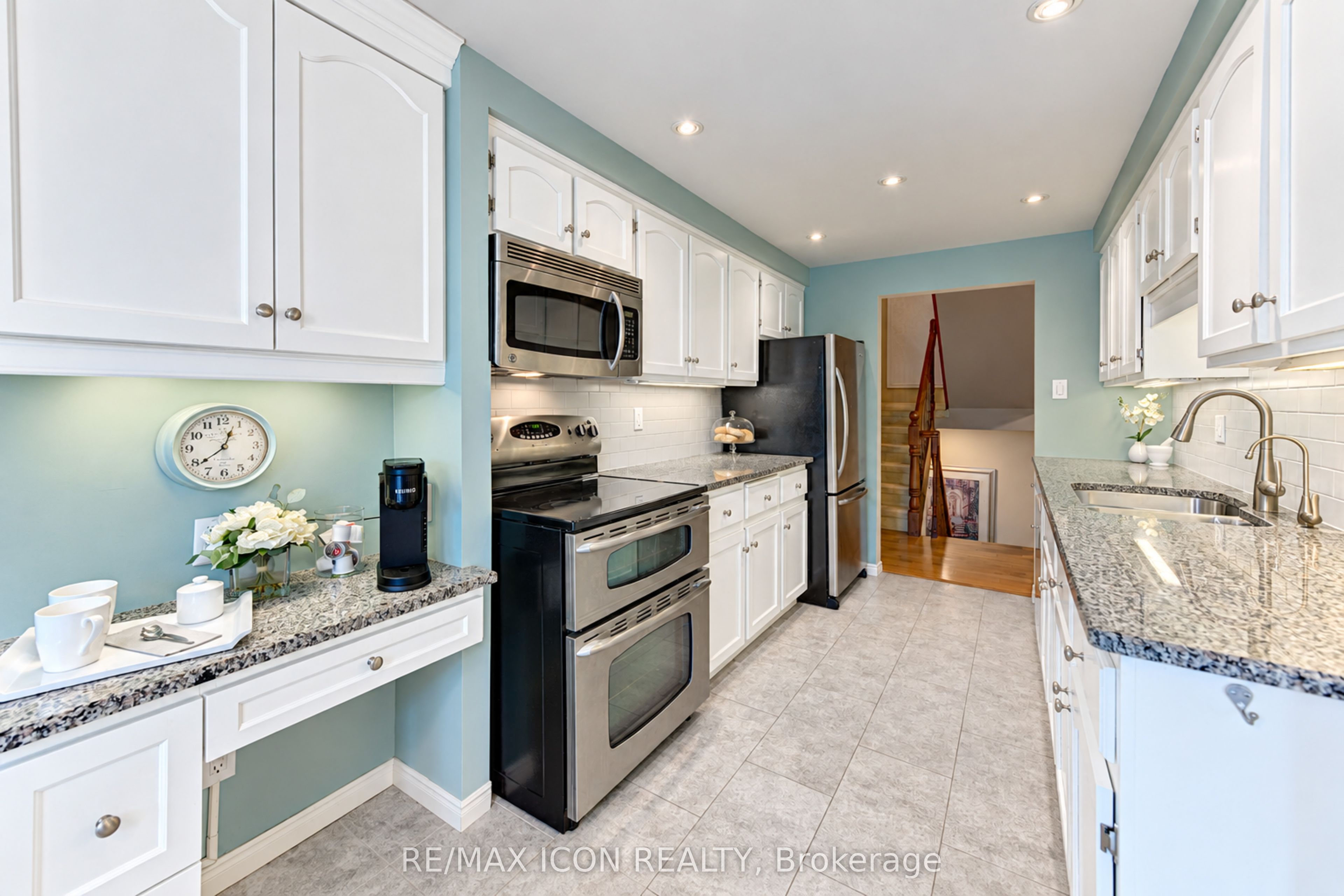 406 Craigleith Drive 3 Property Photo 14