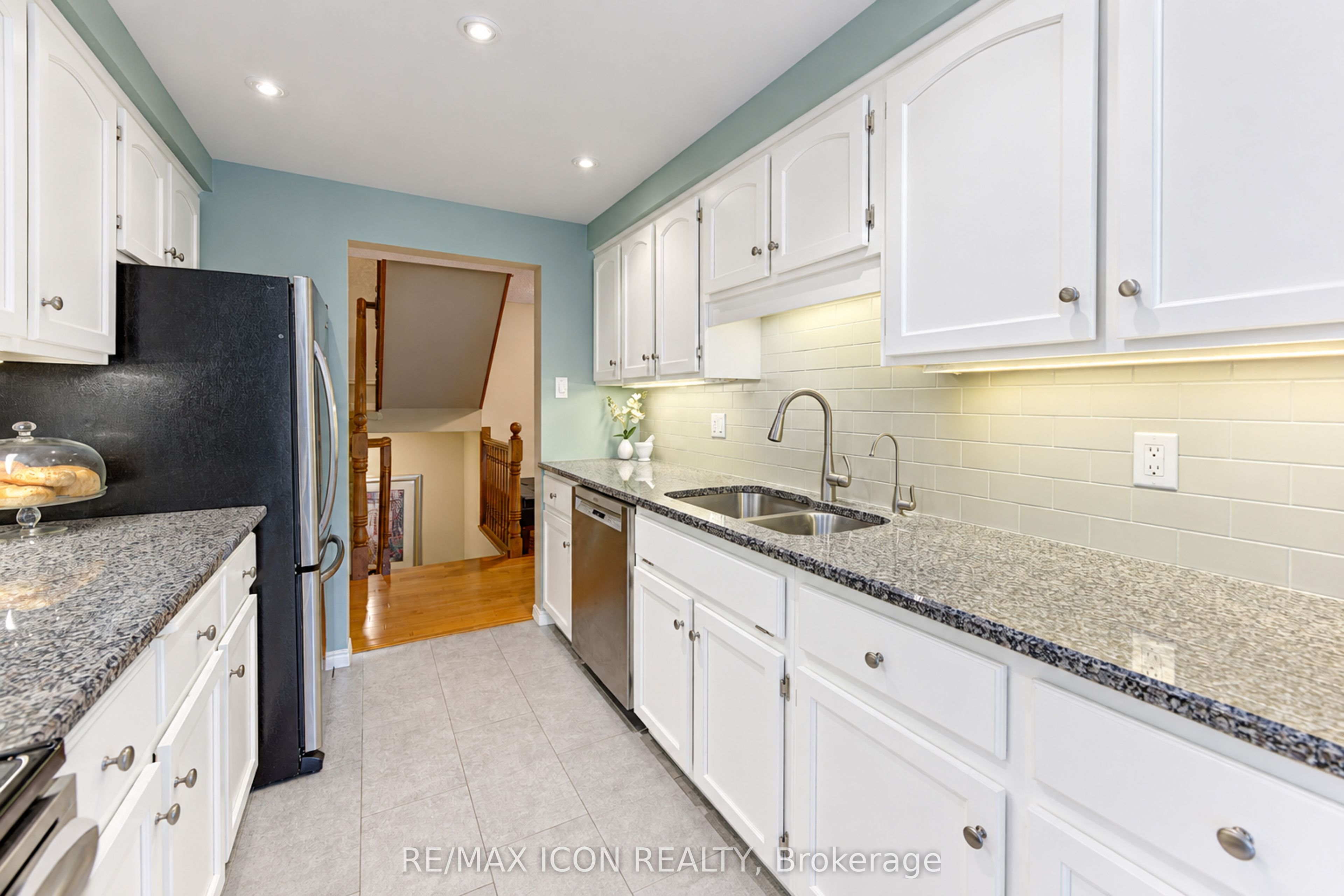406 Craigleith Drive 3 Property Photo 16