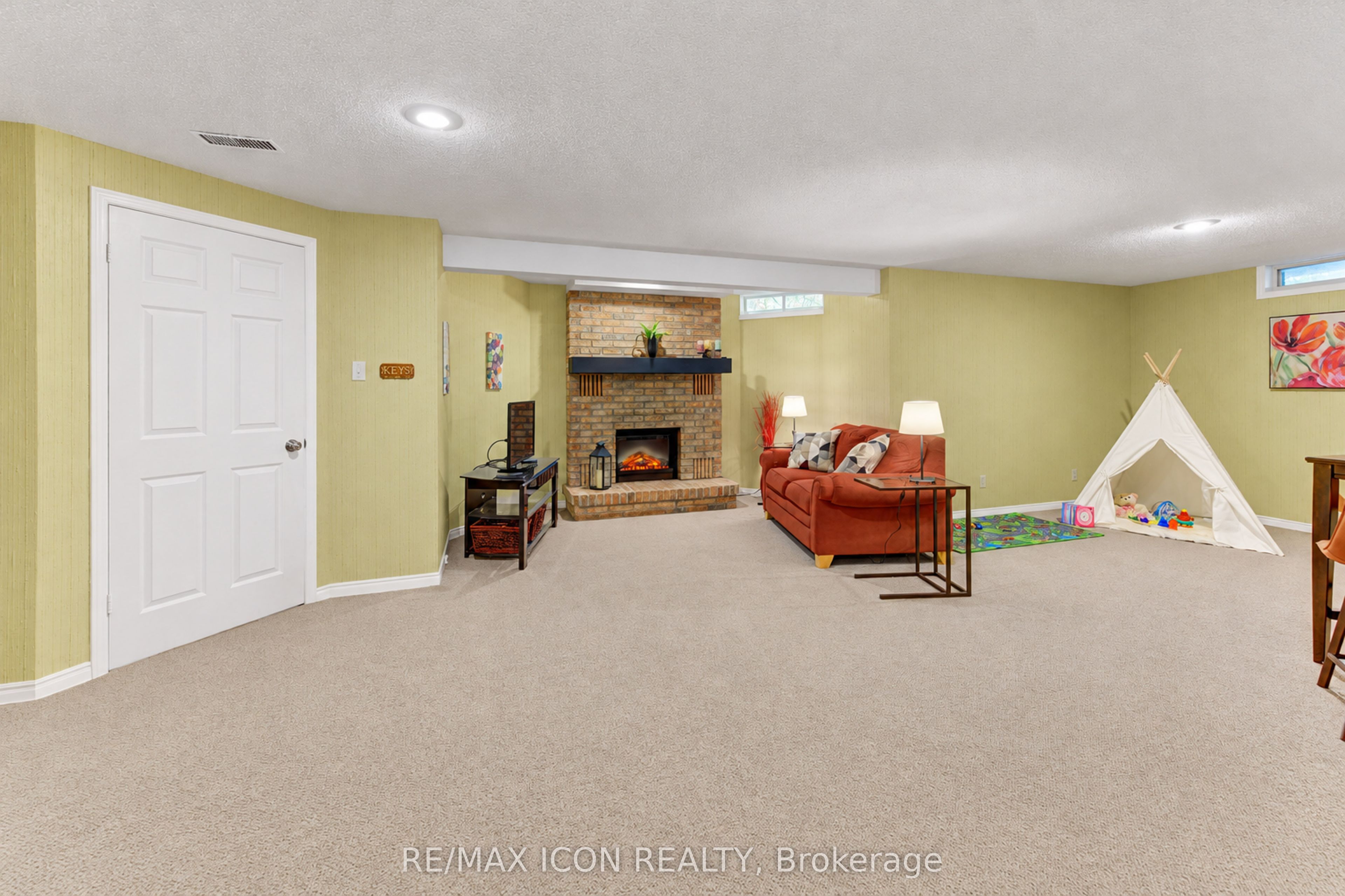 406 Craigleith Drive 3 Property Photo 30