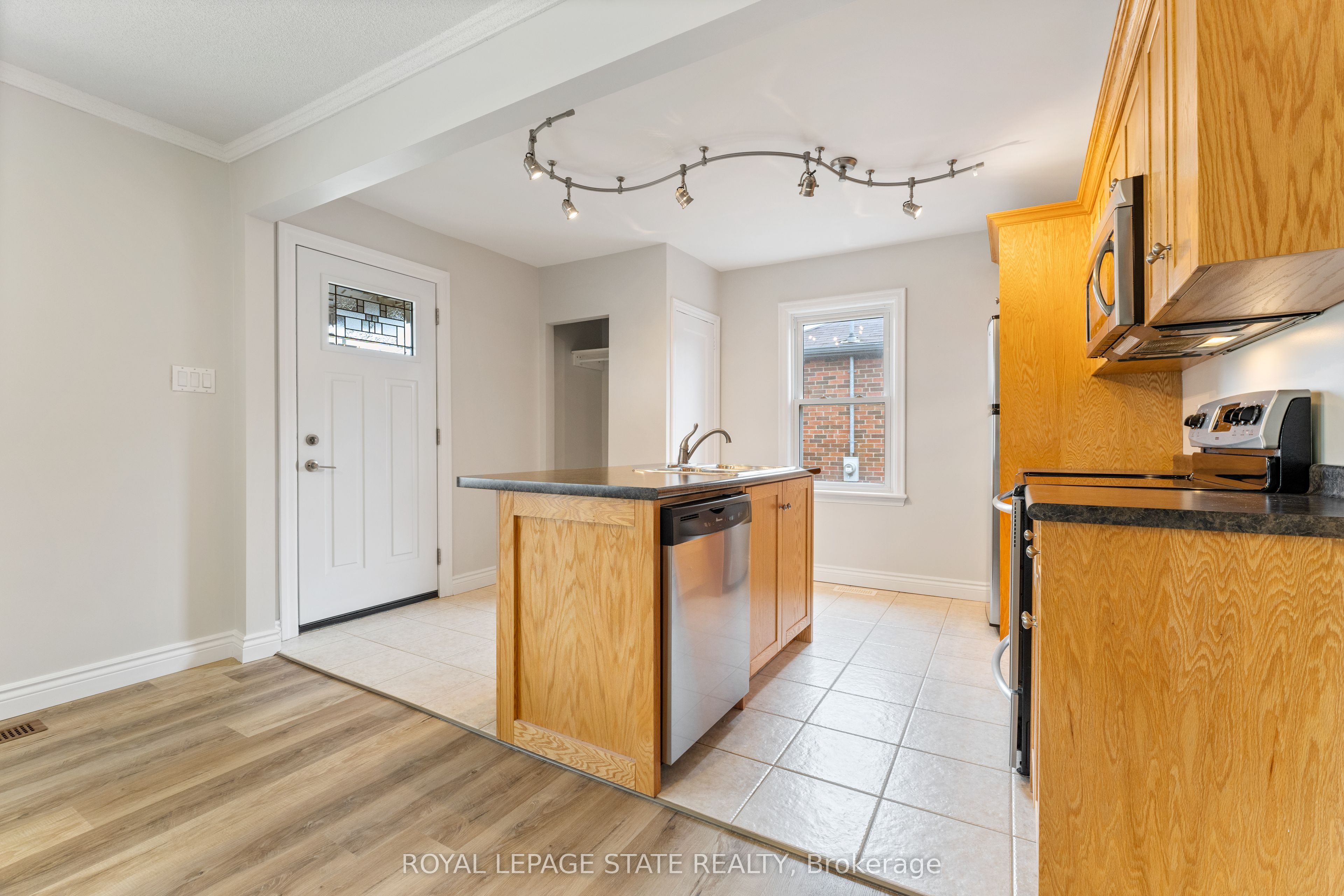 65 East 11th Street Main Floor Property Photo 6