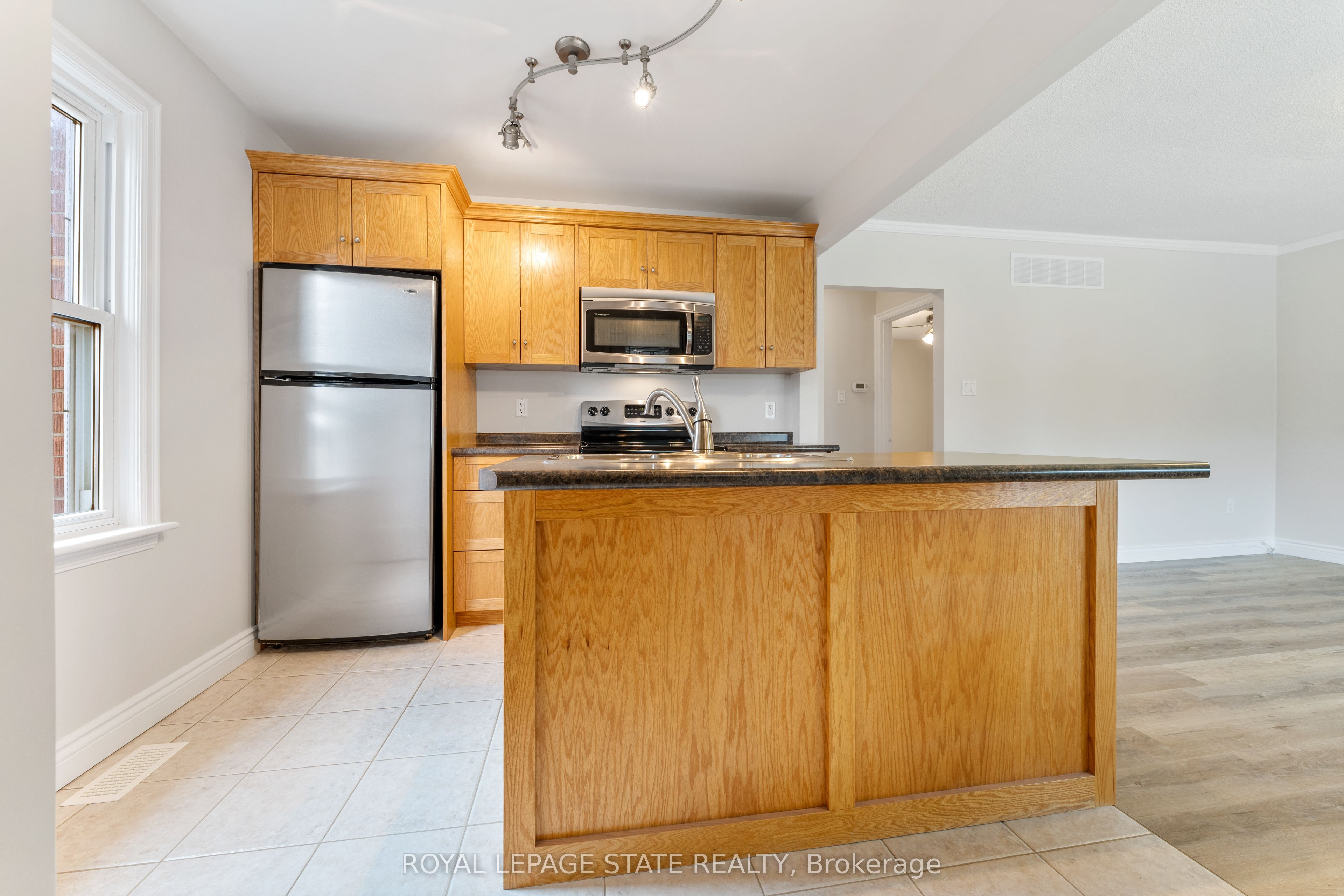 65 East 11th Street Main Floor Property Photo 8