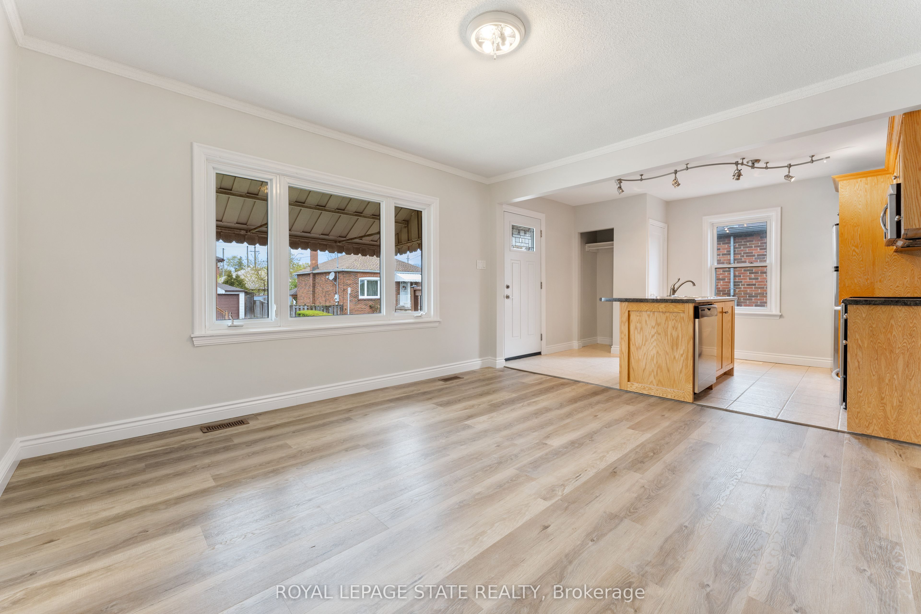 65 East 11th Street Main Floor Property Photo 12