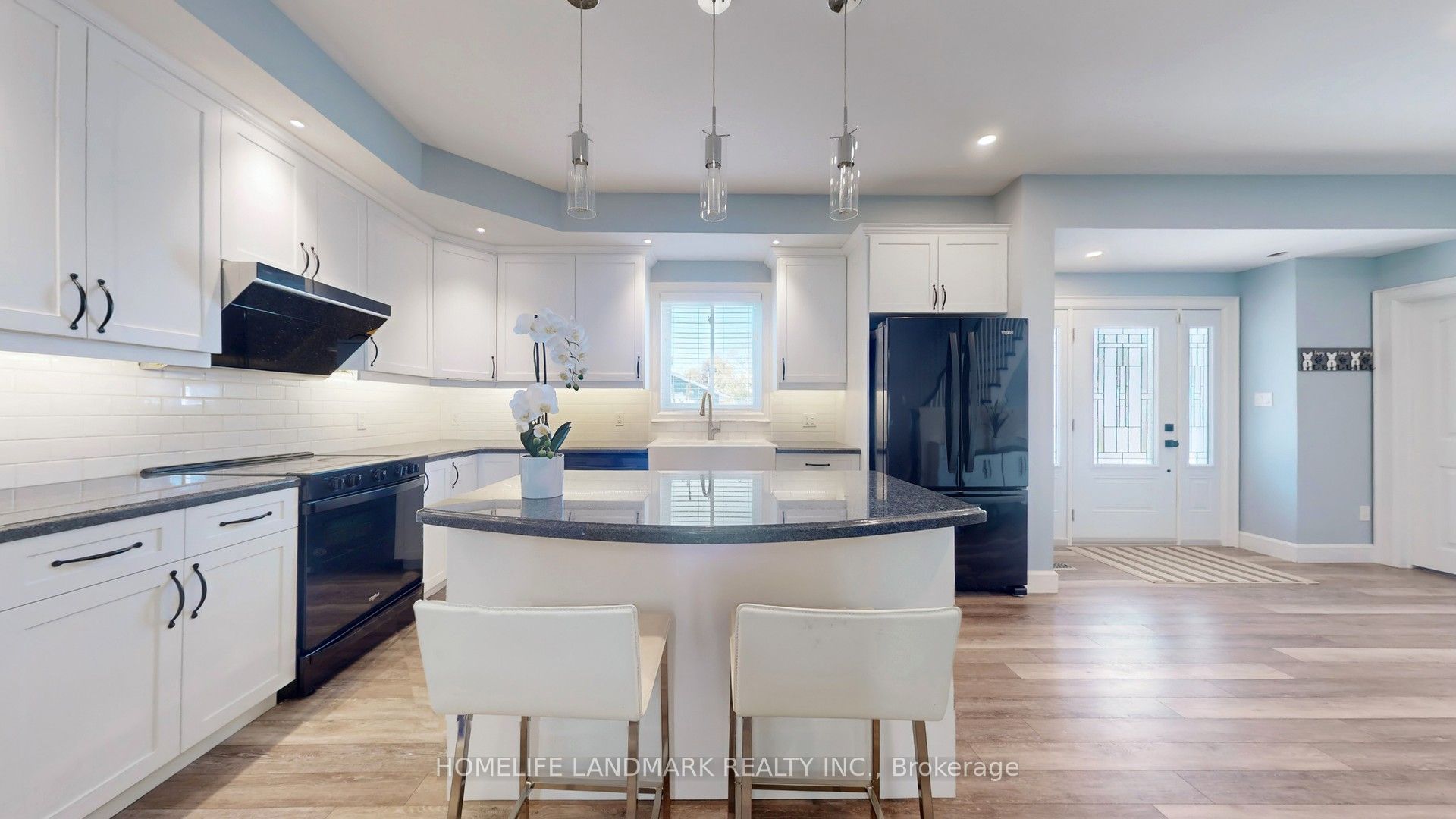 208 Lakeshore Drive Property Photo 8
