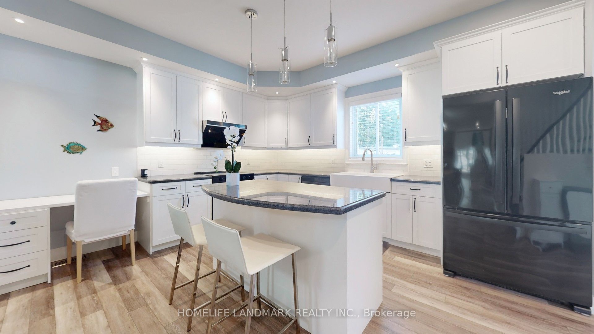 208 Lakeshore Drive Property Photo 11