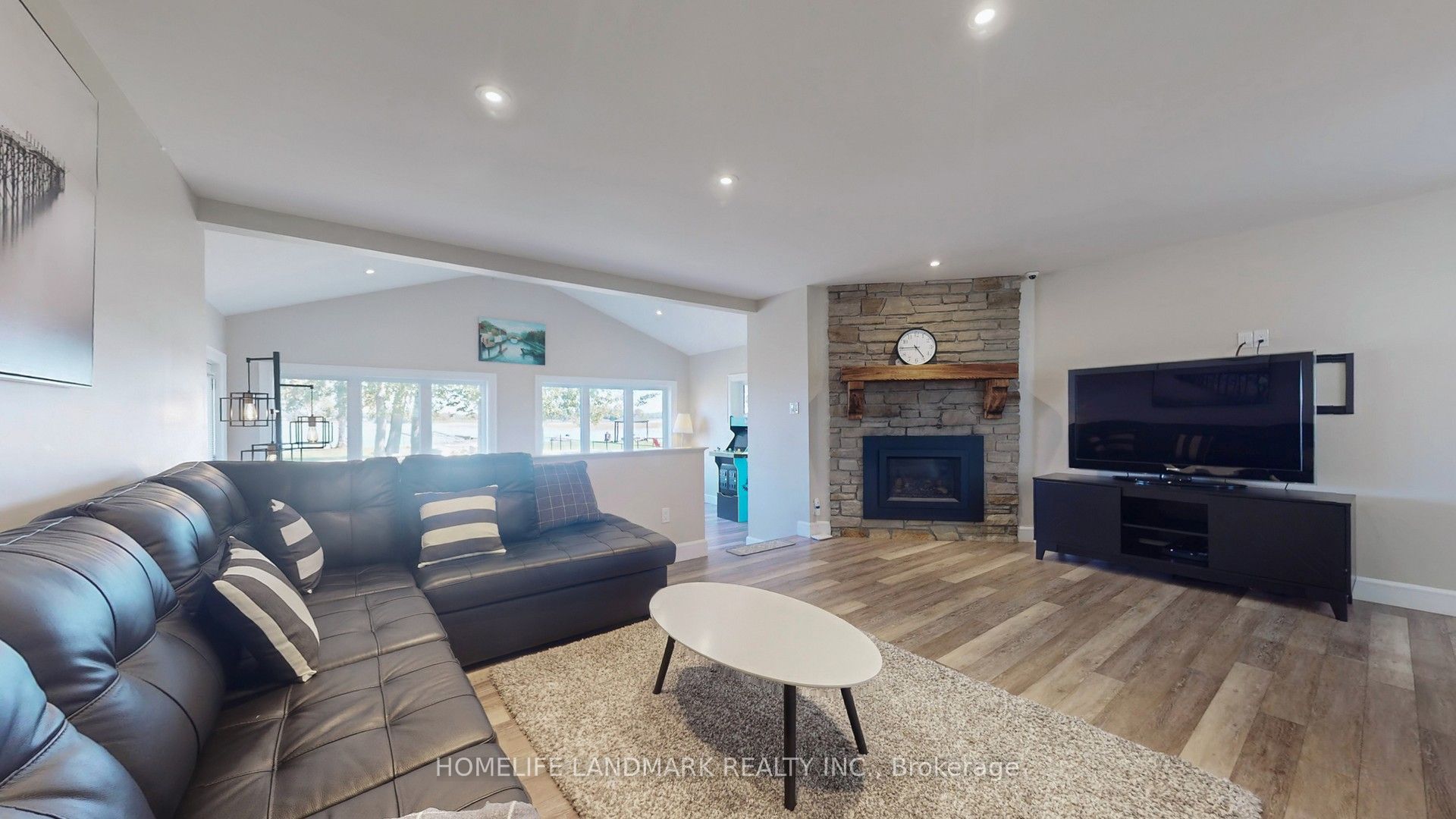 208 Lakeshore Drive Property Photo 14