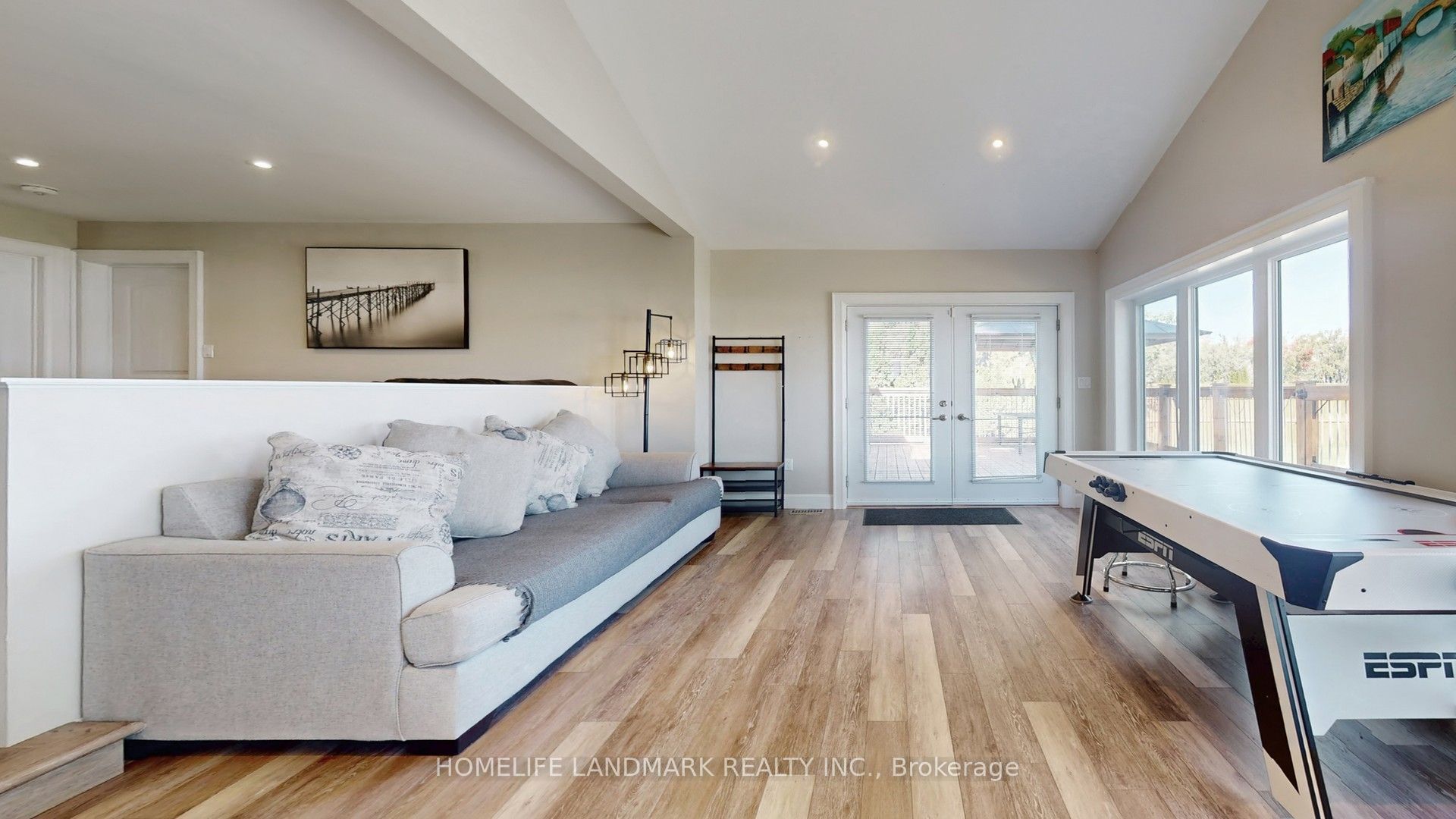 208 Lakeshore Drive Property Photo 16