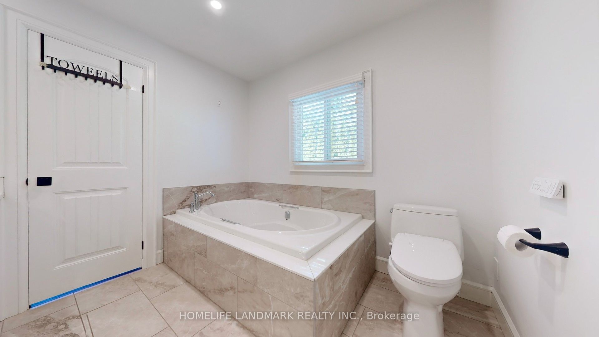 208 Lakeshore Drive Property Photo 24