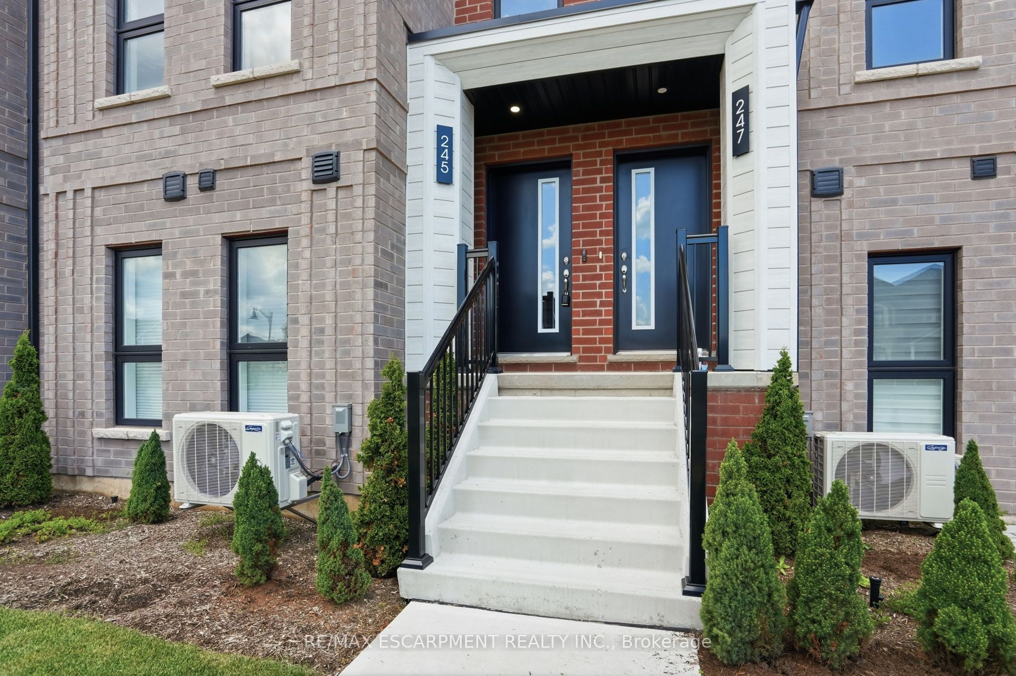 245 Burke Street Property Photo 2