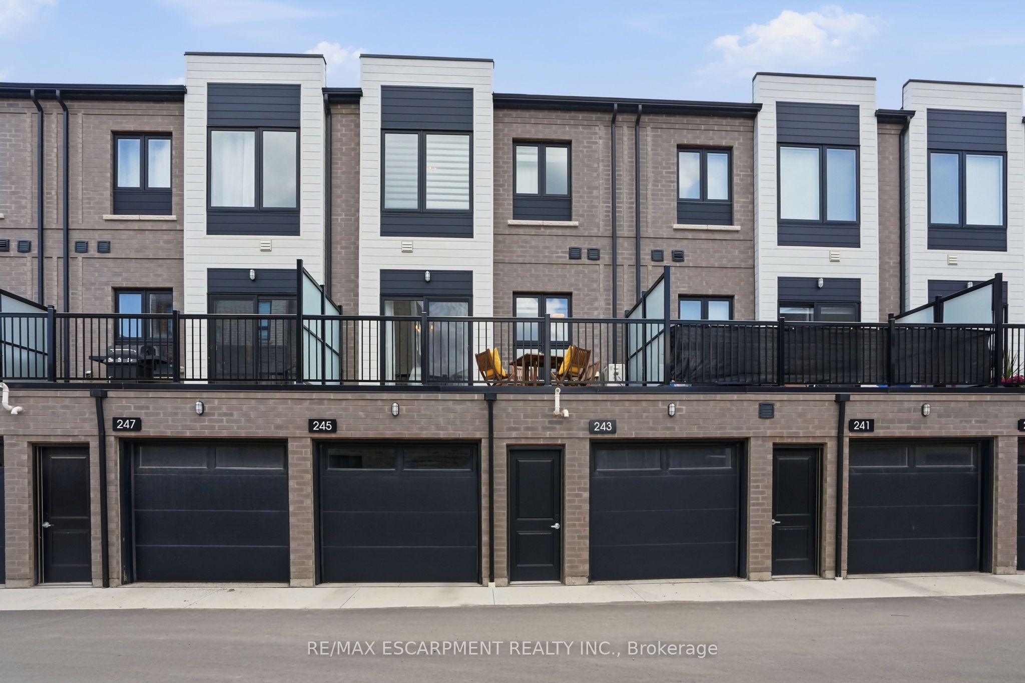 245 Burke Street Property Photo 30