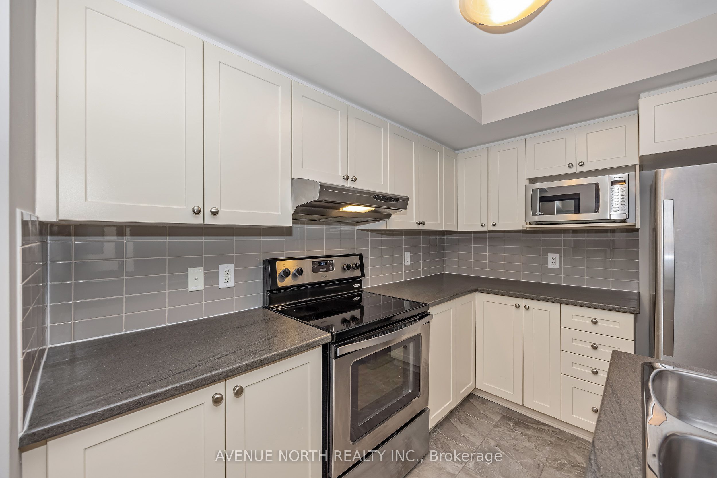135 Bluestone Private 7 Property Photo 14