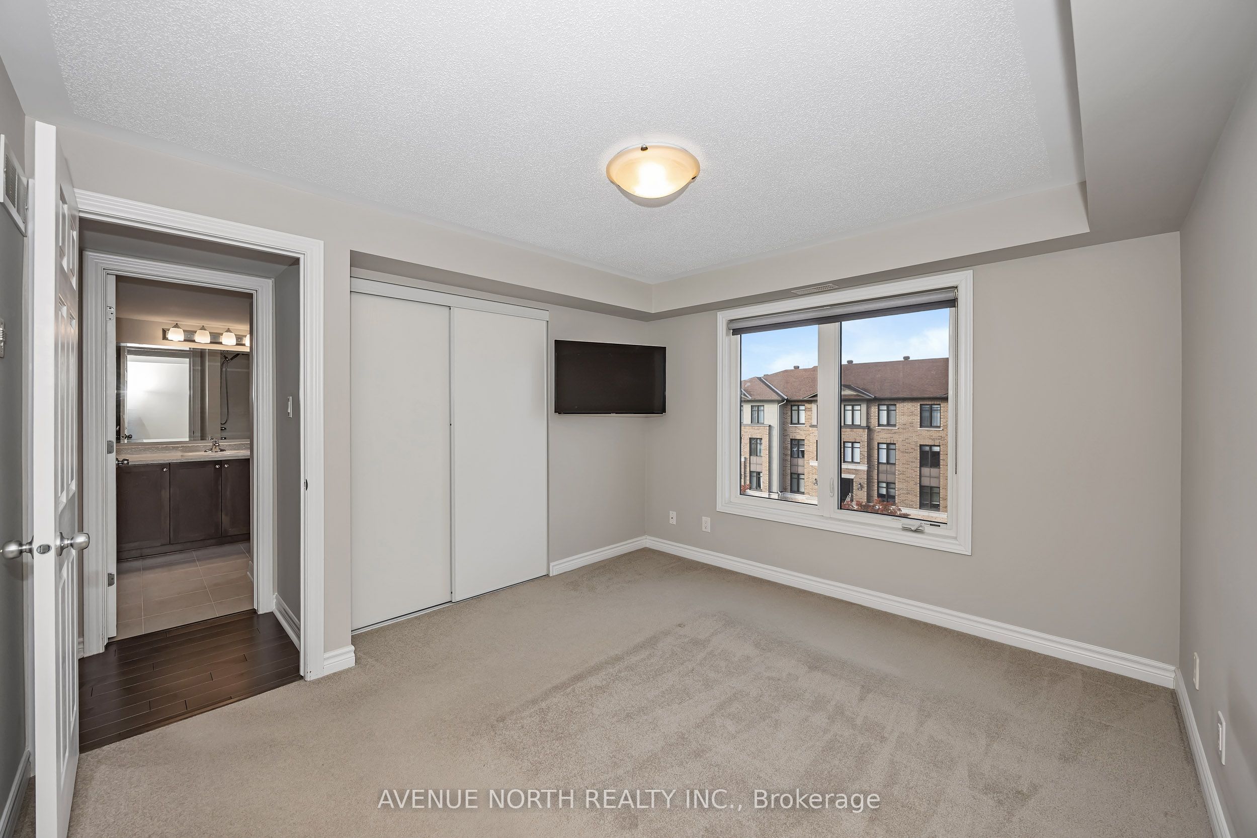 135 Bluestone Private 7 Property Photo 17