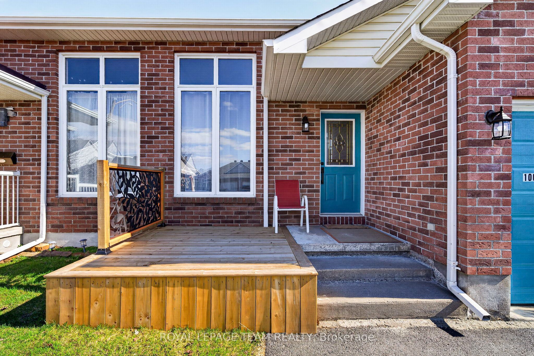 106 Hemlock Crescent Property Photo 3