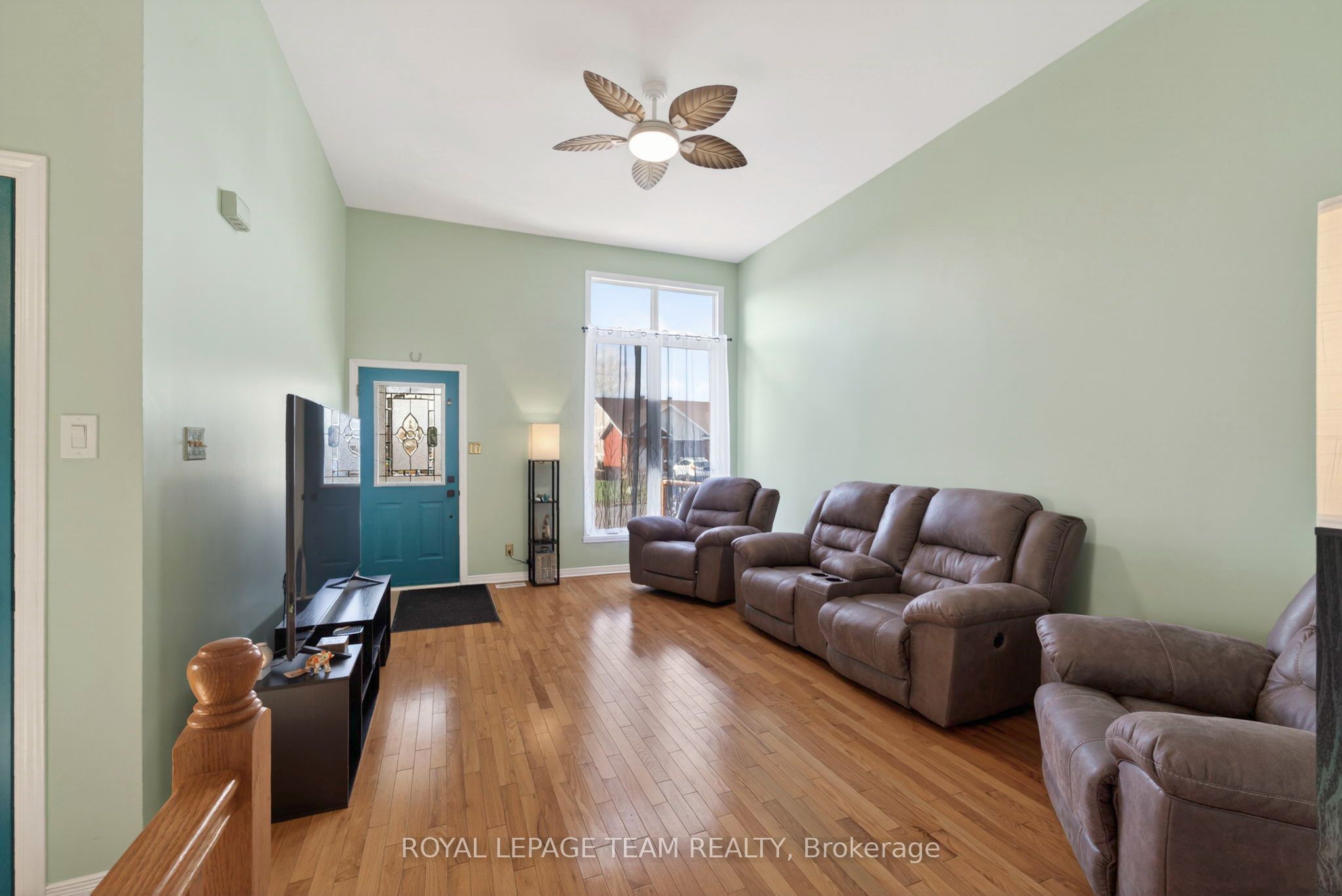 106 Hemlock Crescent Property Photo 4