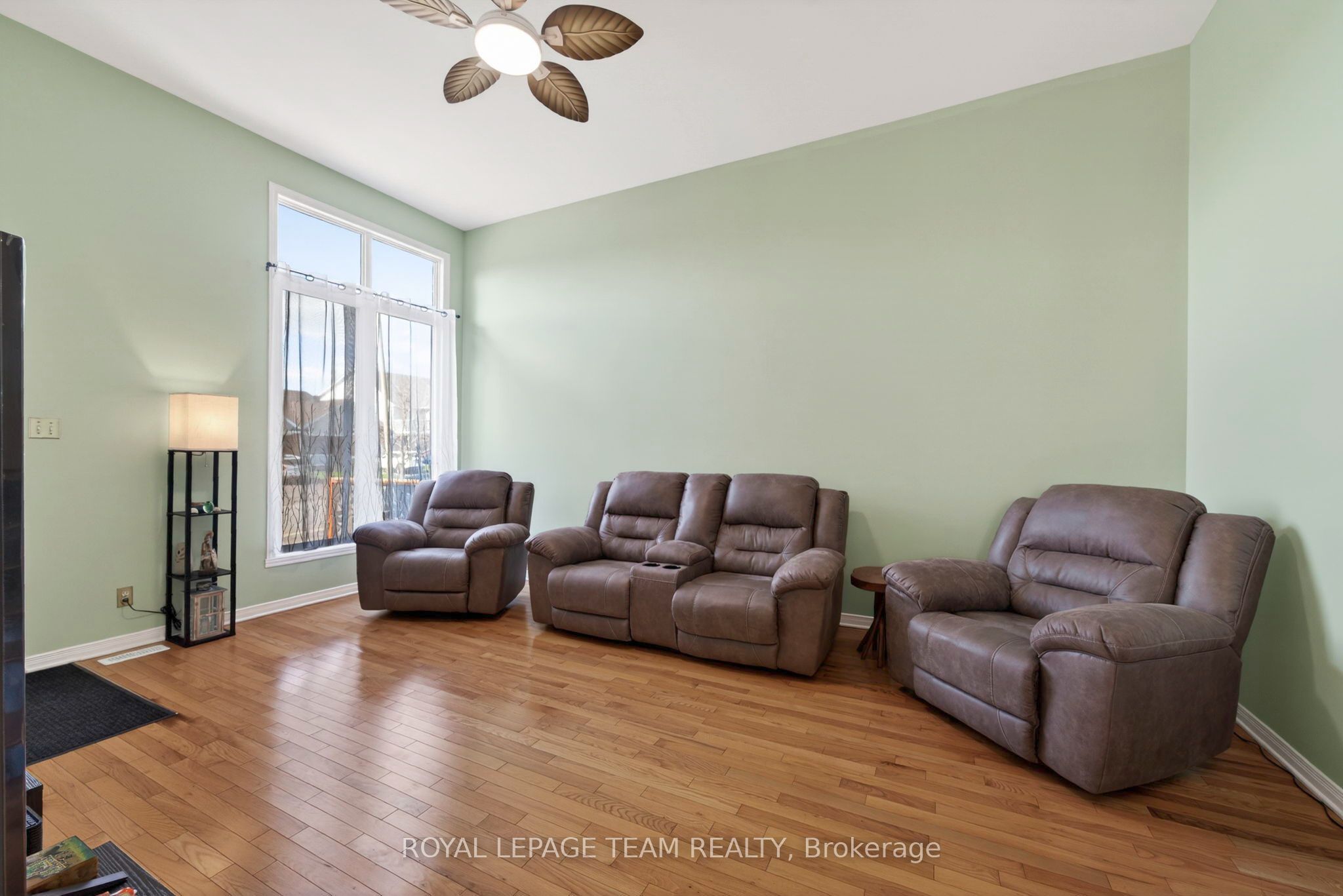 106 Hemlock Crescent Property Photo 6