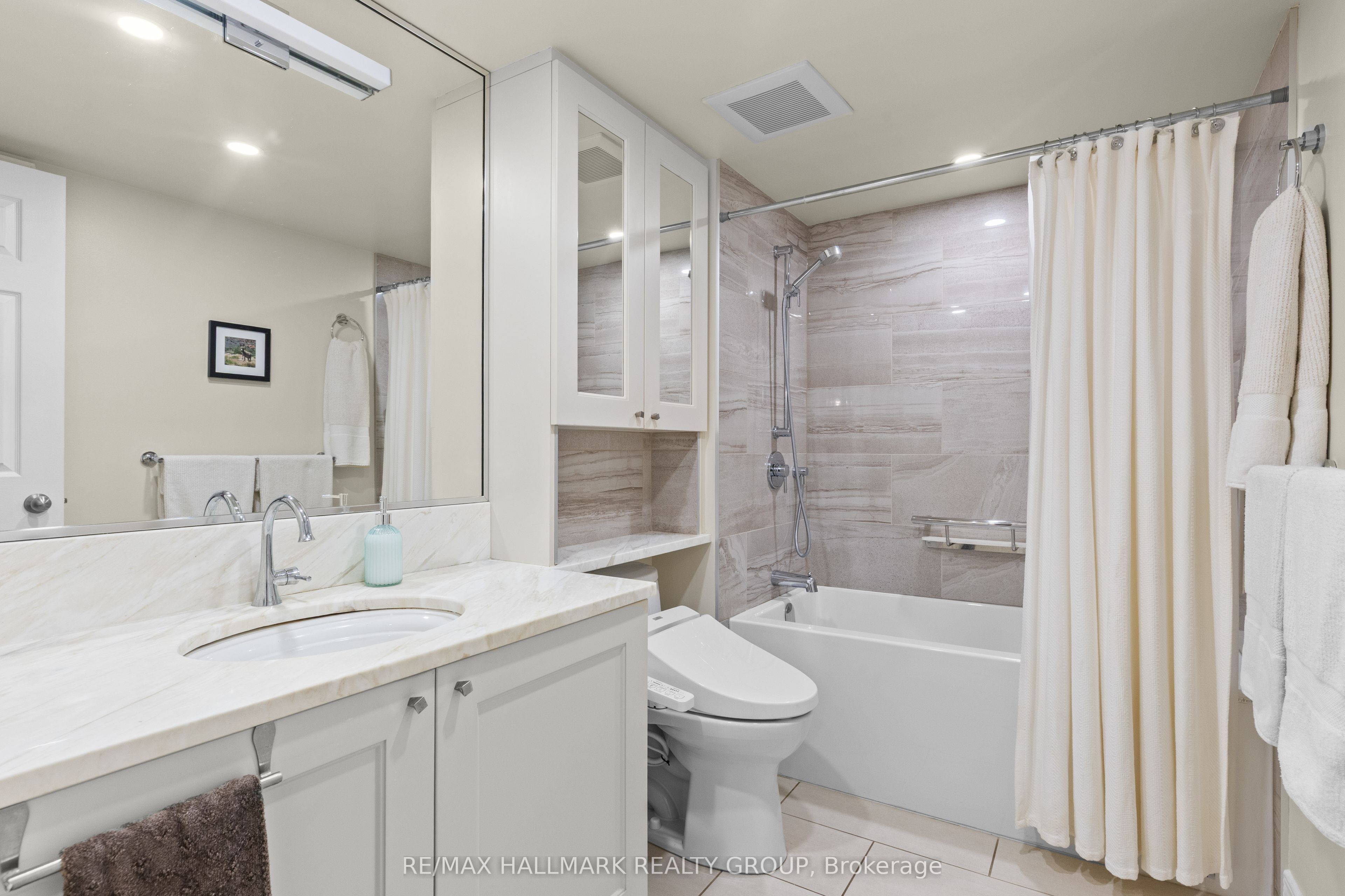 959 North River Road 211 Property Photo 17