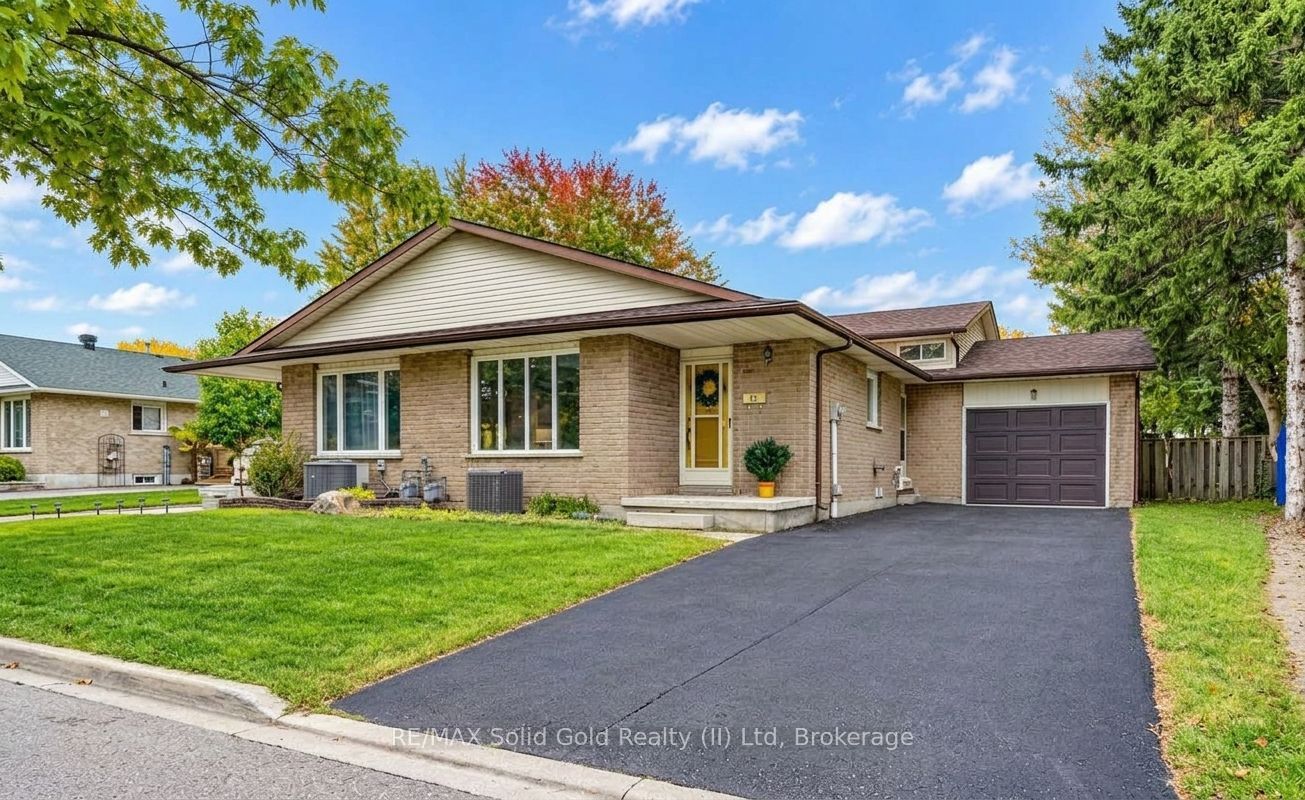 15 Uxbridge Crescent Property Photo 1