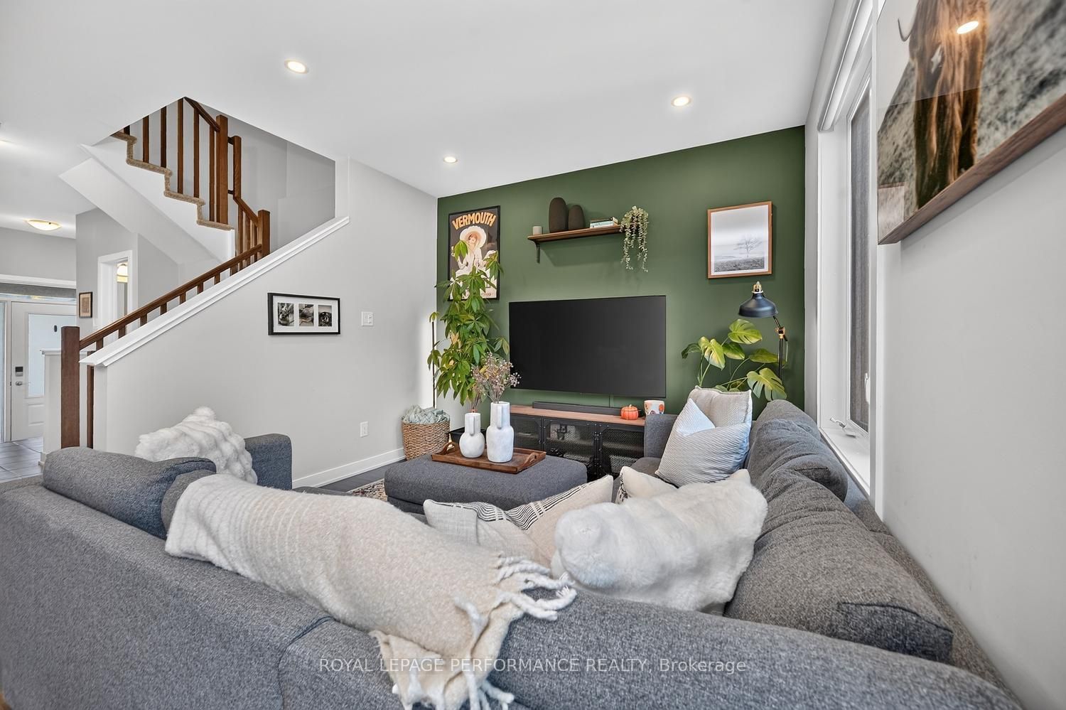 1016 Kijik Crescent Property Photo 10
