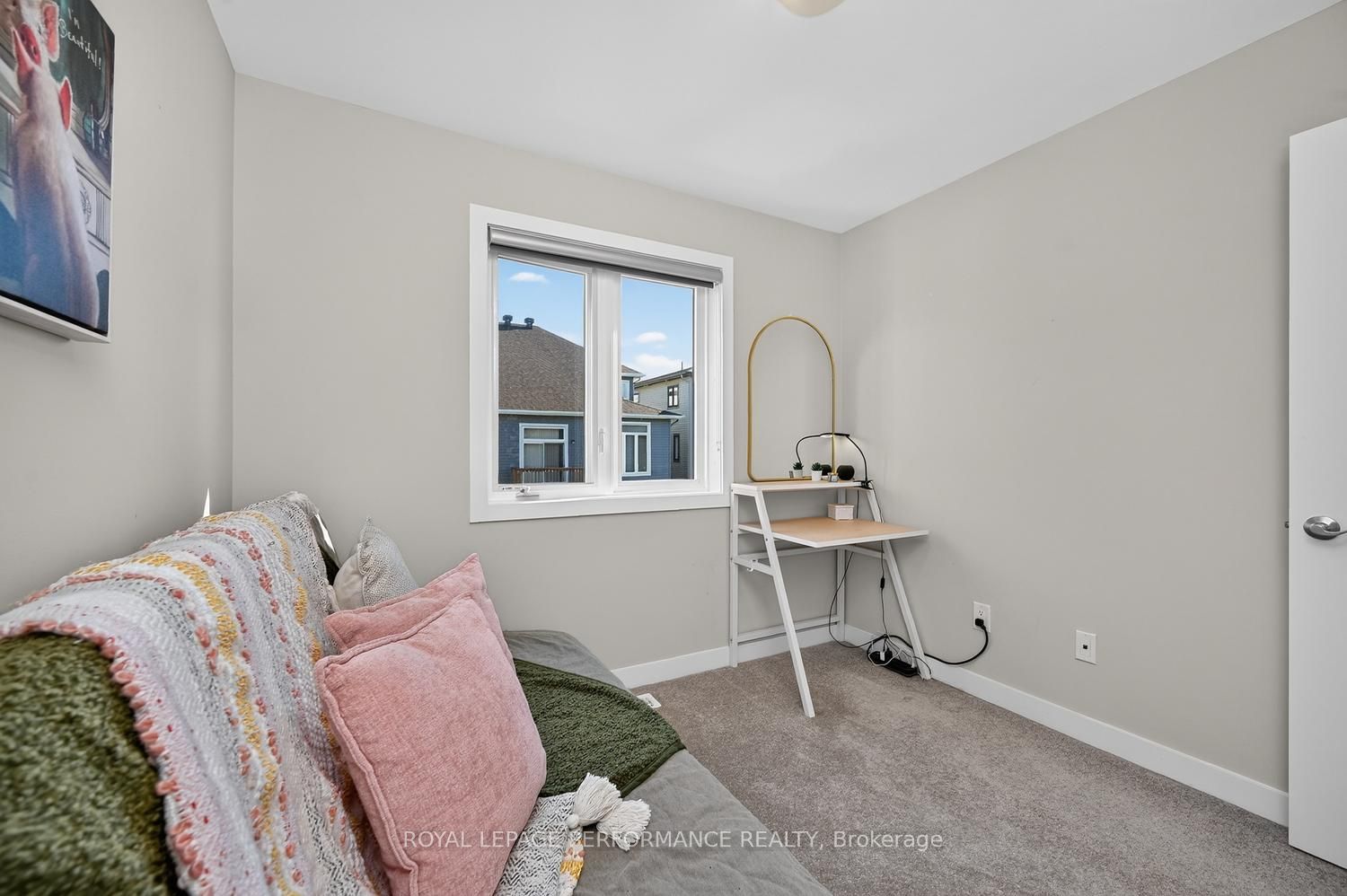 1016 Kijik Crescent Property Photo 27