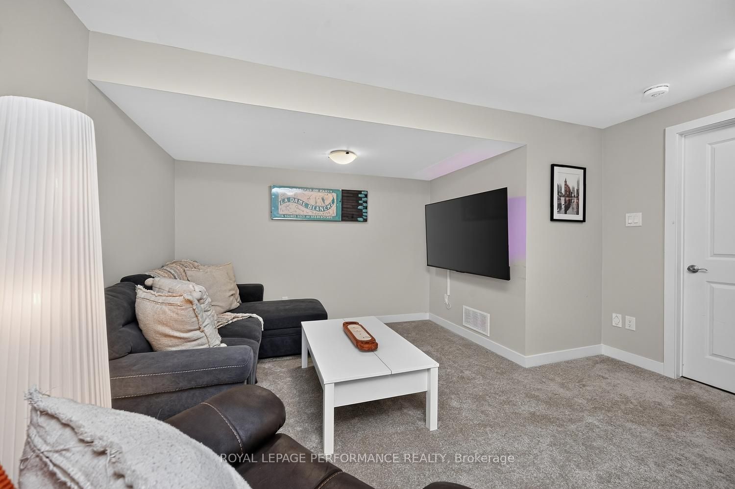 1016 Kijik Crescent Property Photo 32