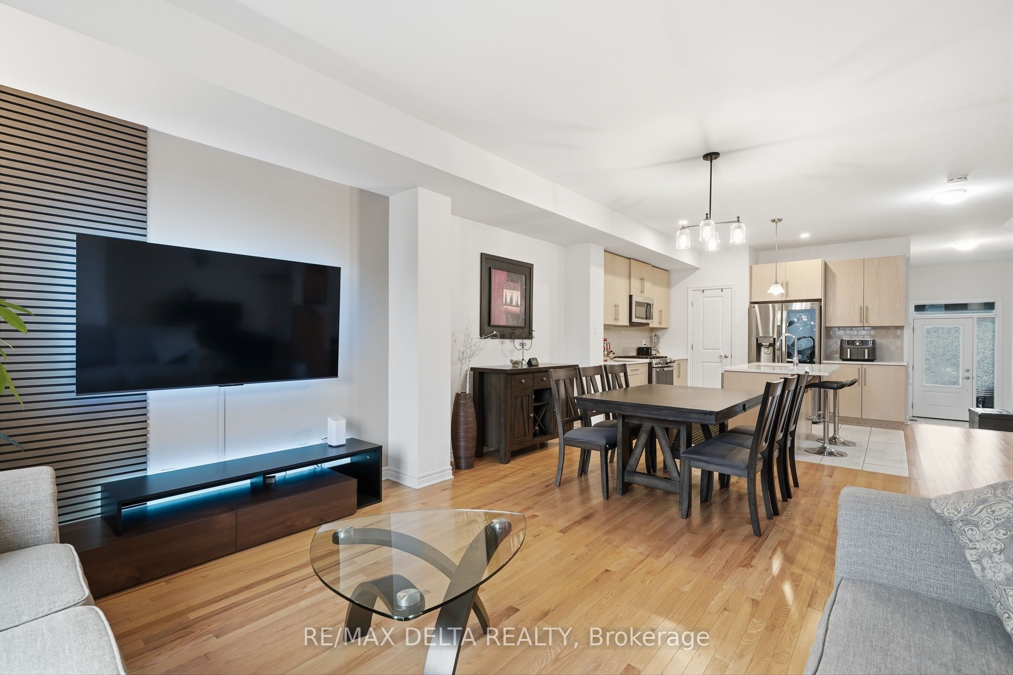275 De L'etang Street Property Photo 9