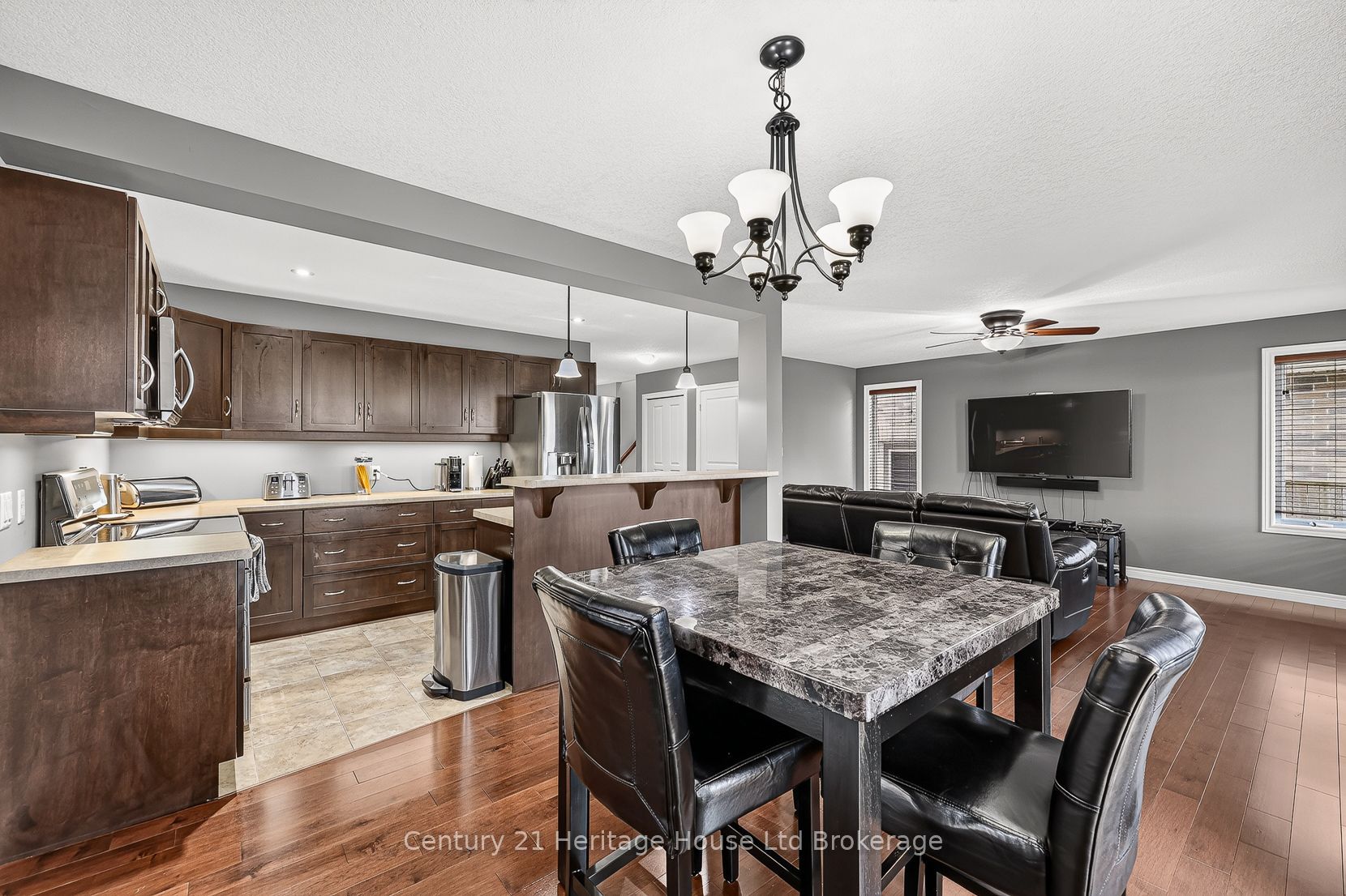 1028 Alberni Road Property Photo 3