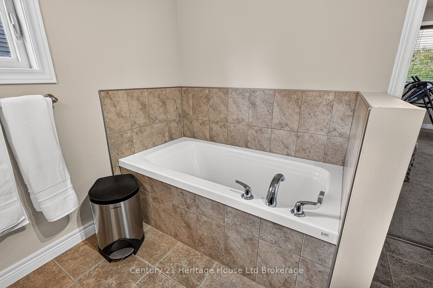 1028 Alberni Road Property Photo 26