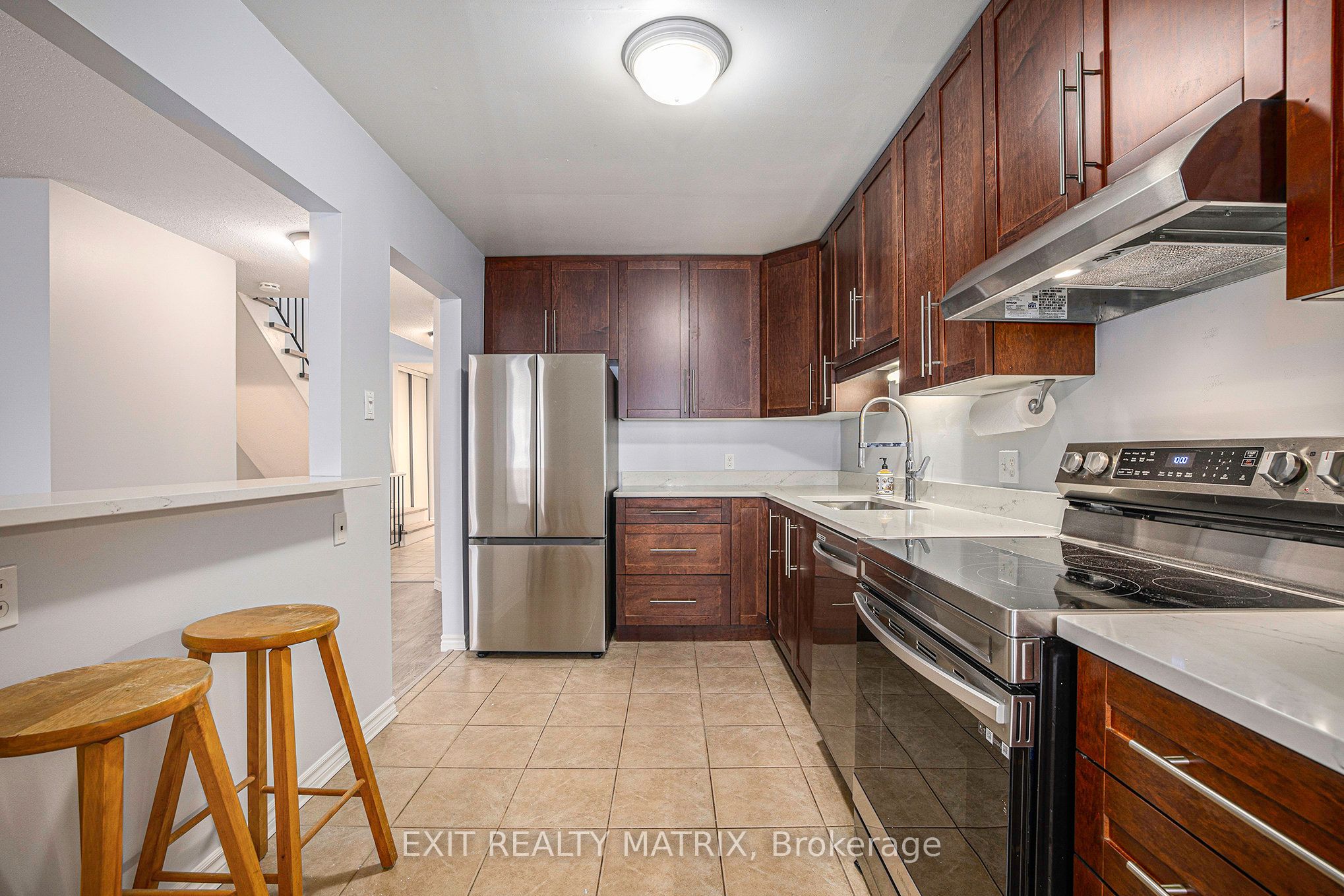 24 Oakhaven Private Property Photo 3