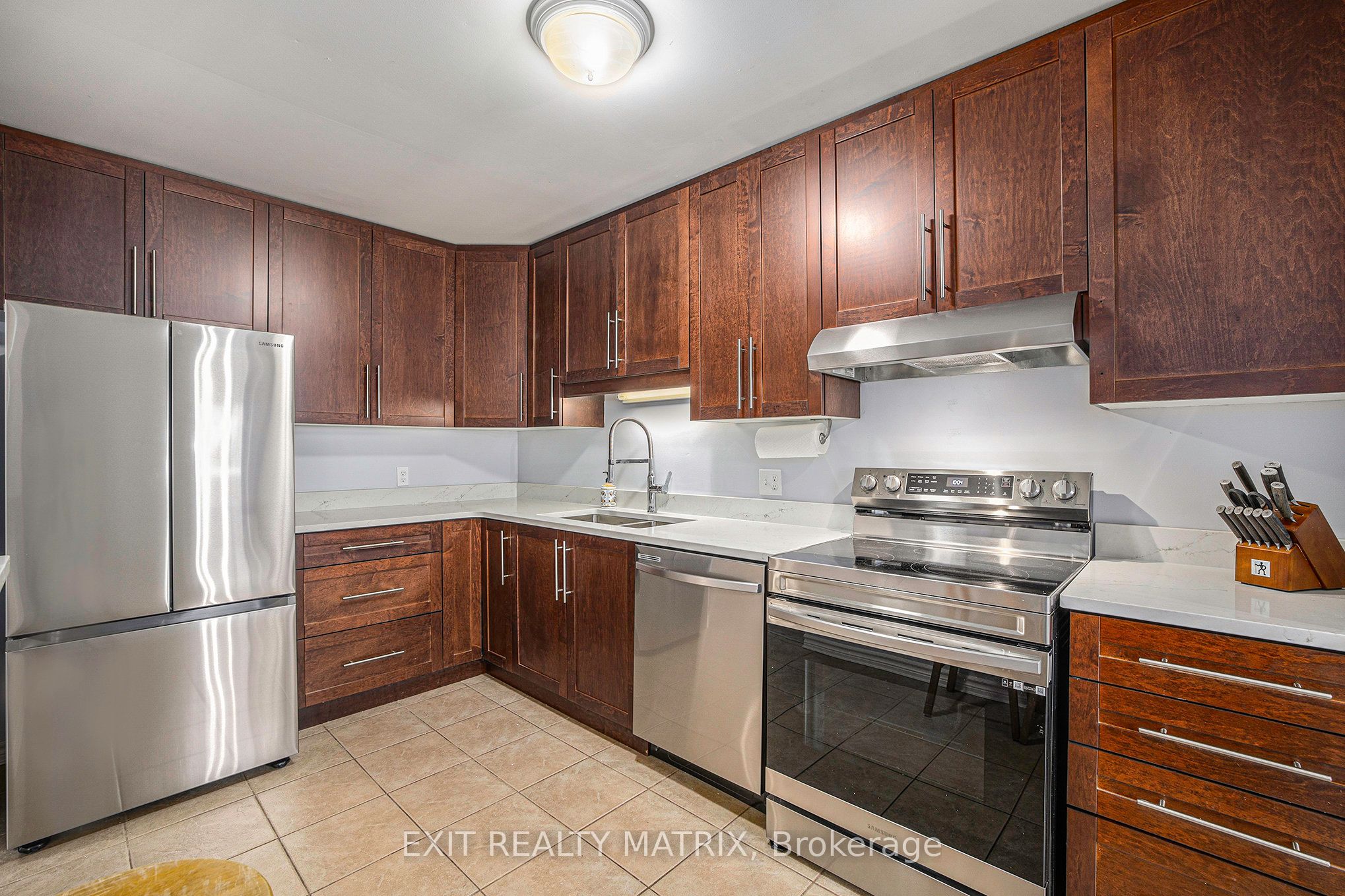 24 Oakhaven Private Property Photo 4