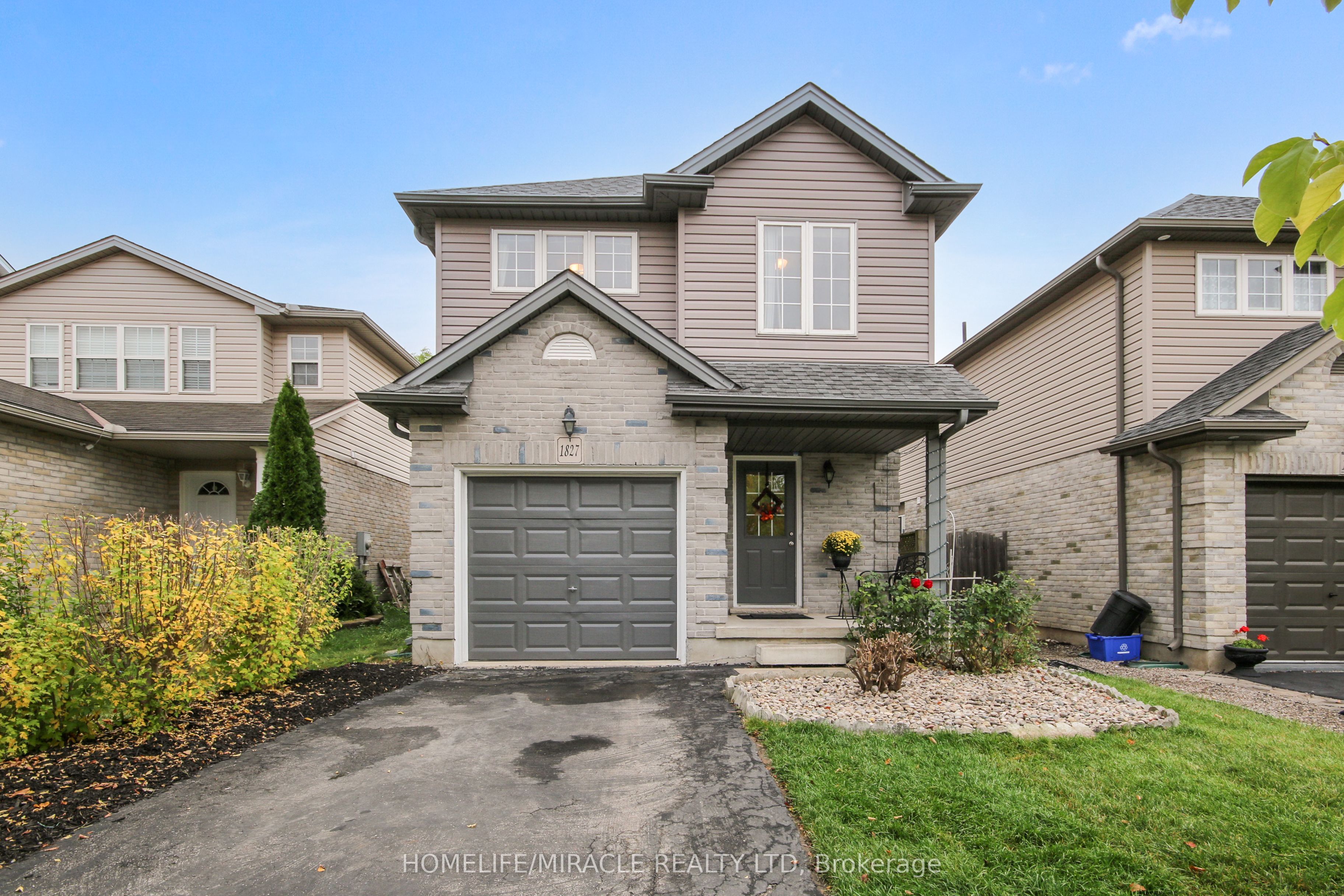 1827 Bloom Crescent Property Photo 1