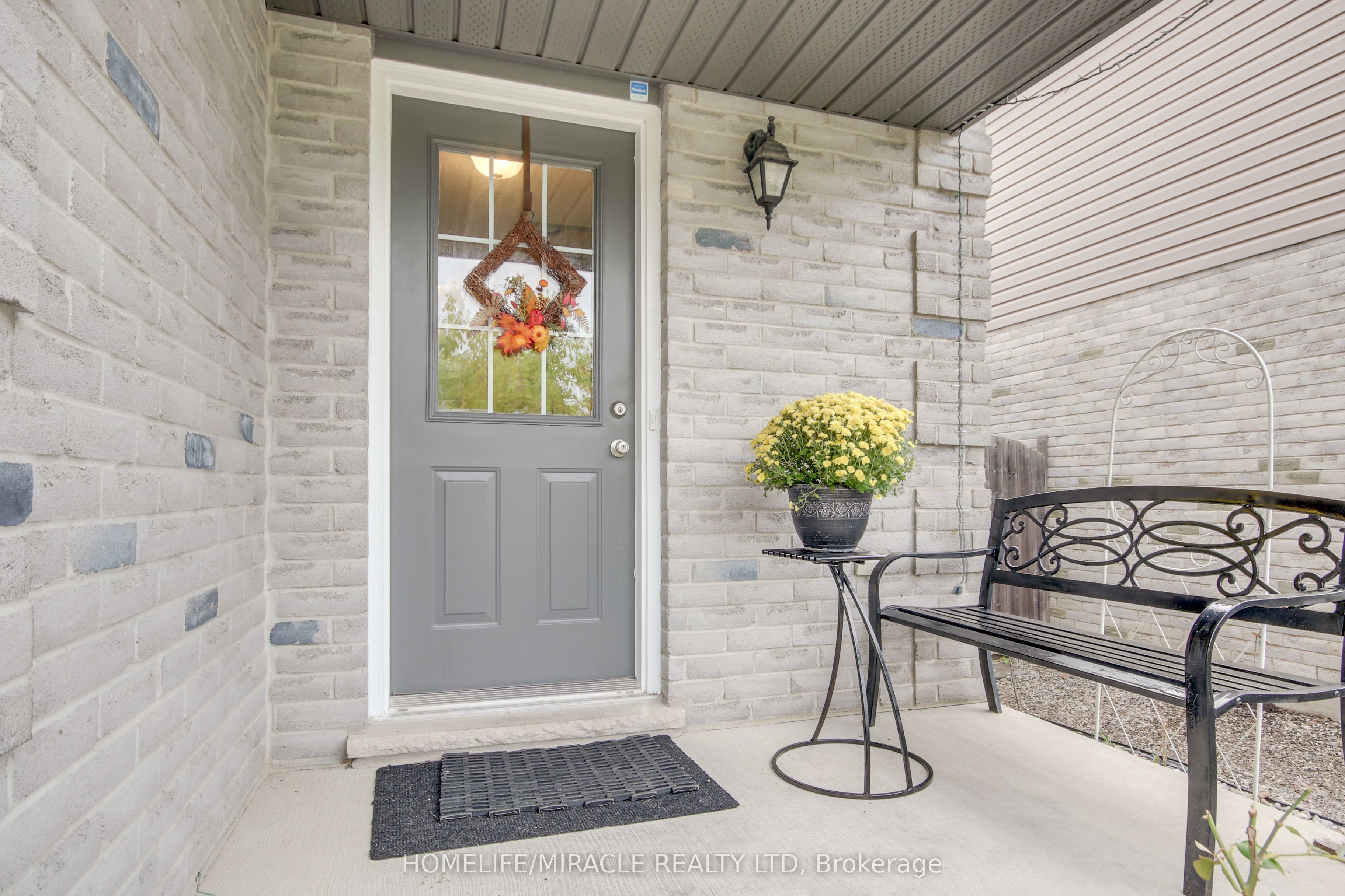 1827 Bloom Crescent Property Photo 2
