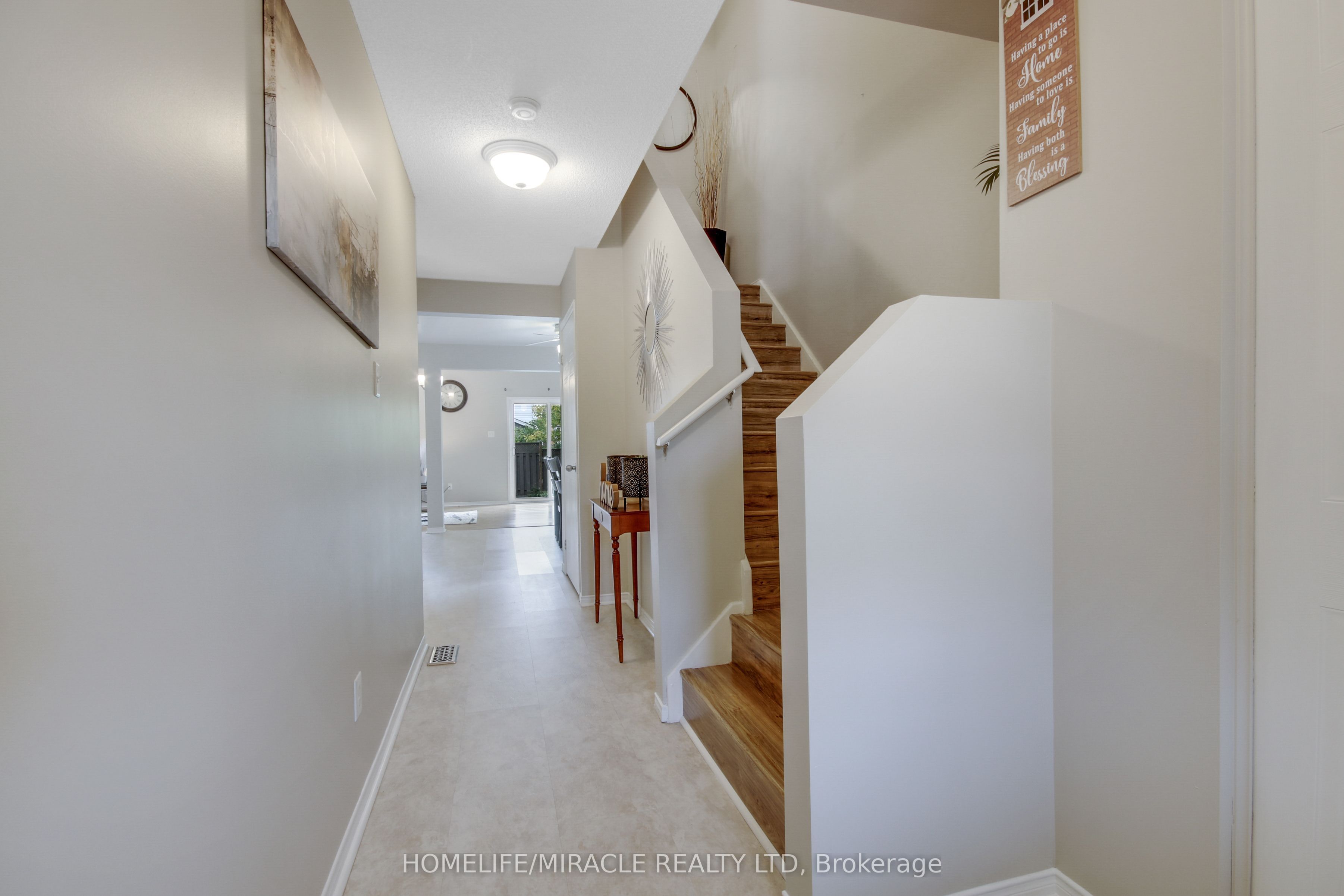 1827 Bloom Crescent Property Photo 4
