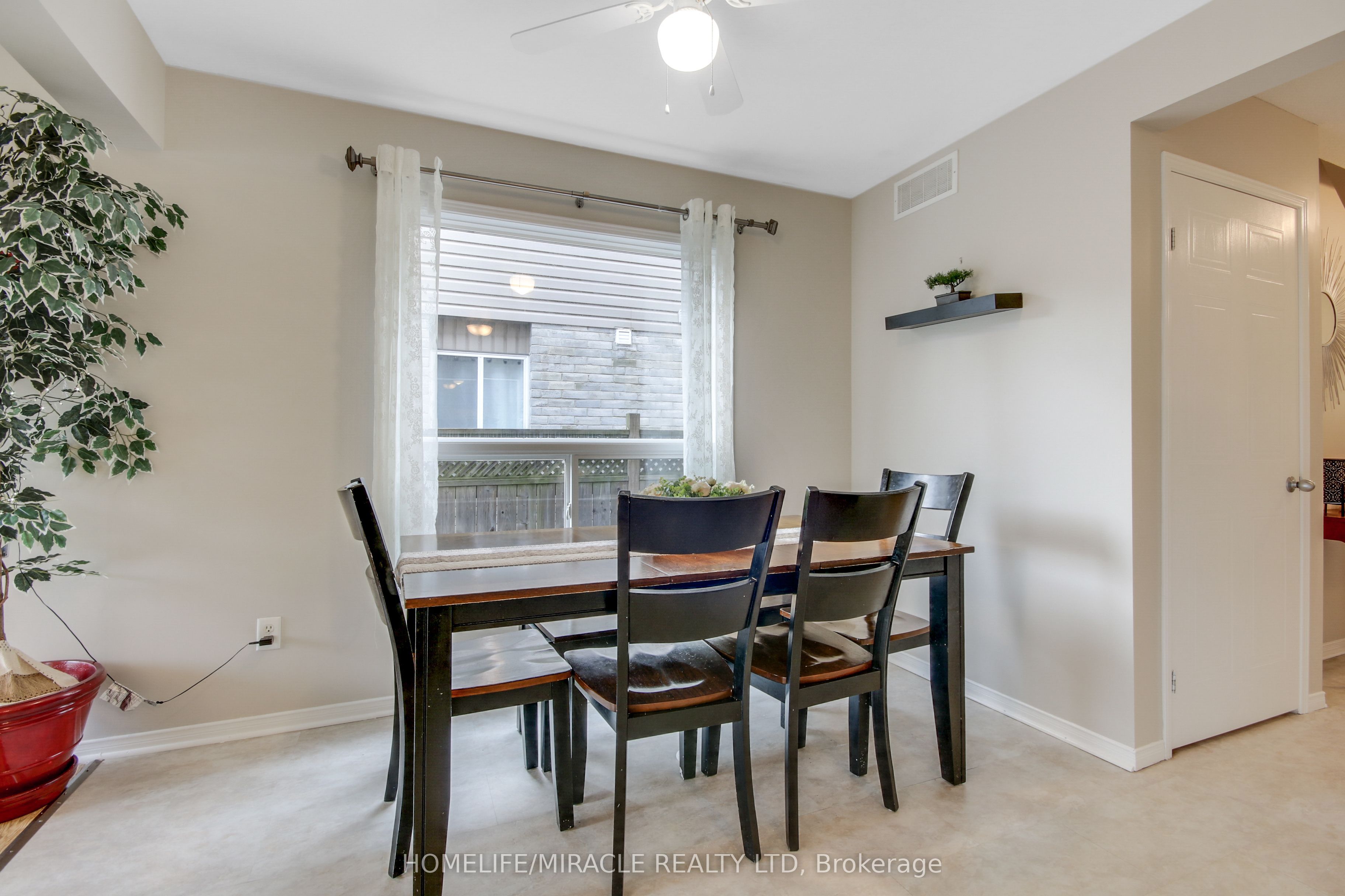 1827 Bloom Crescent Property Photo 6