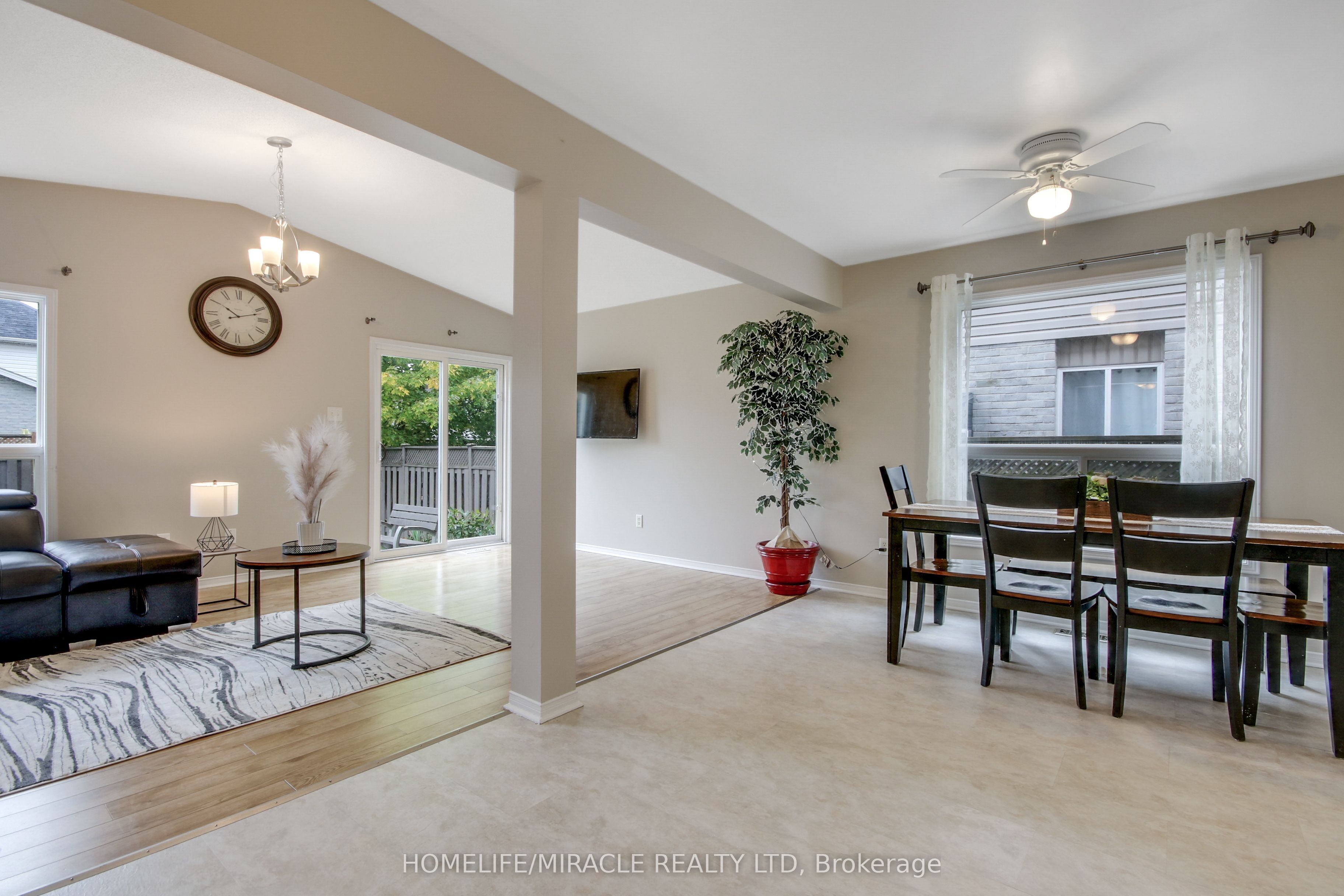 1827 Bloom Crescent Property Photo 8
