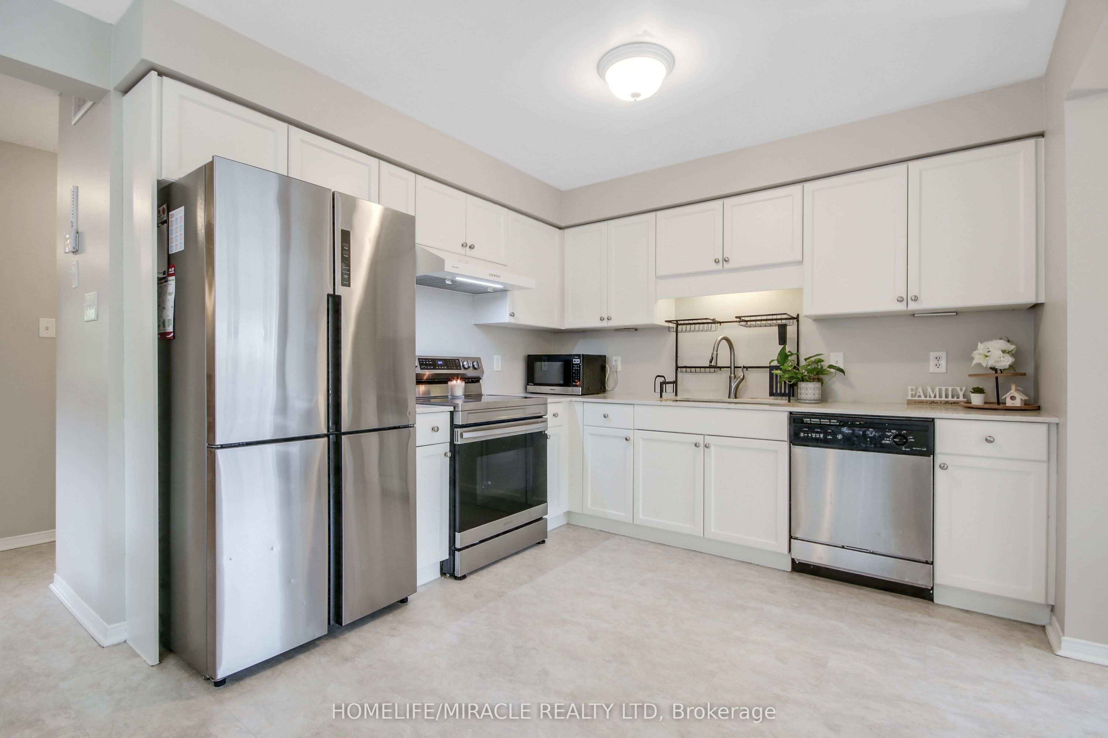 1827 Bloom Crescent Property Photo 9