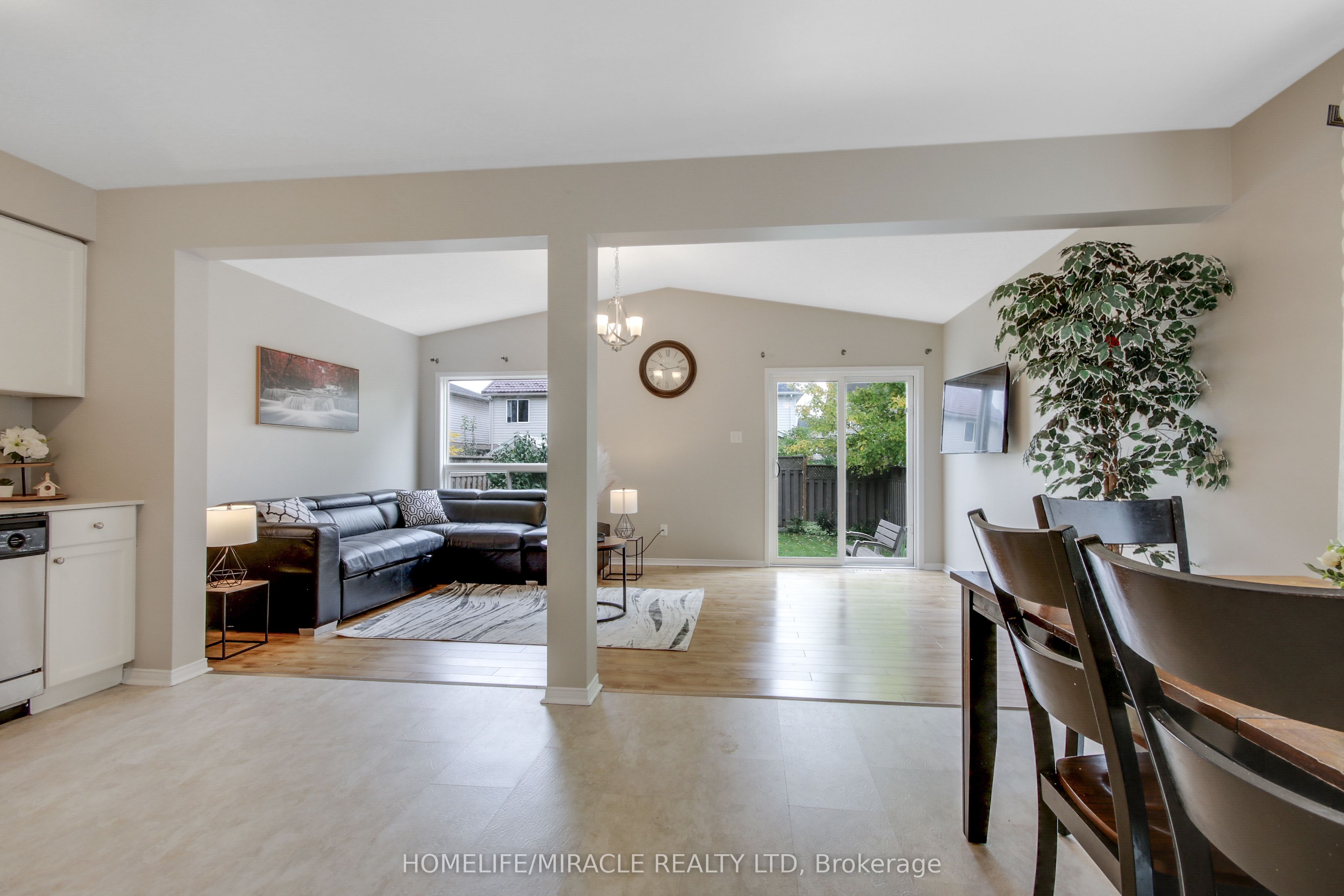 1827 Bloom Crescent Property Photo 11