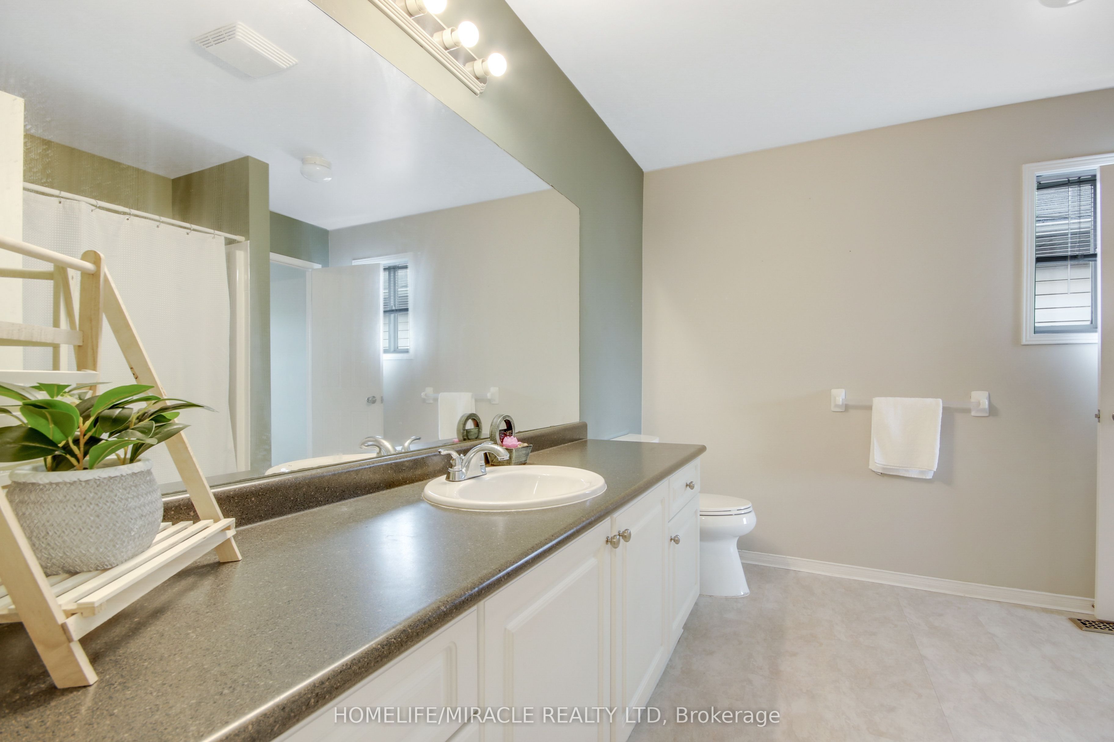 1827 Bloom Crescent Property Photo 21