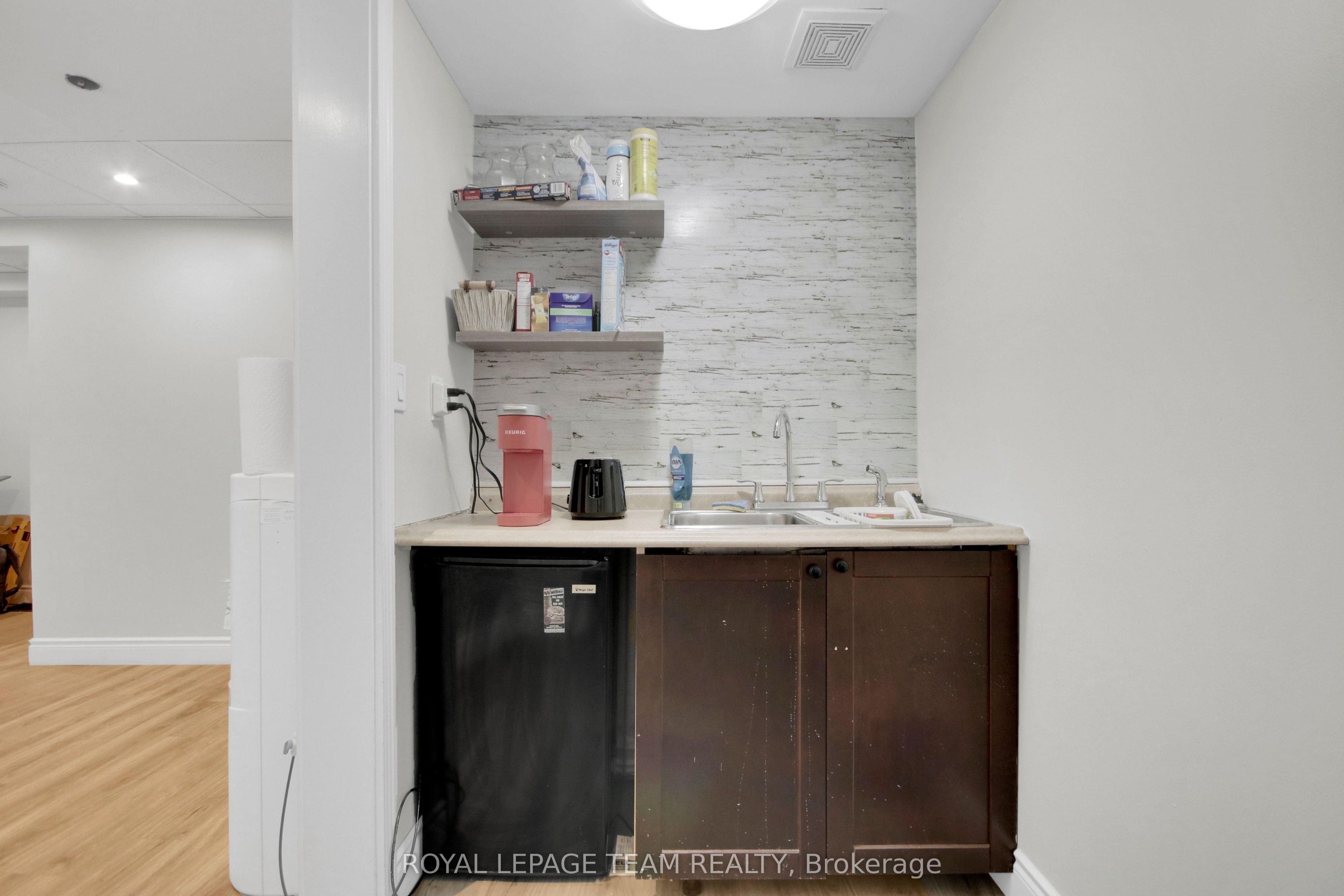 1901 Bank Street Property Photo 5