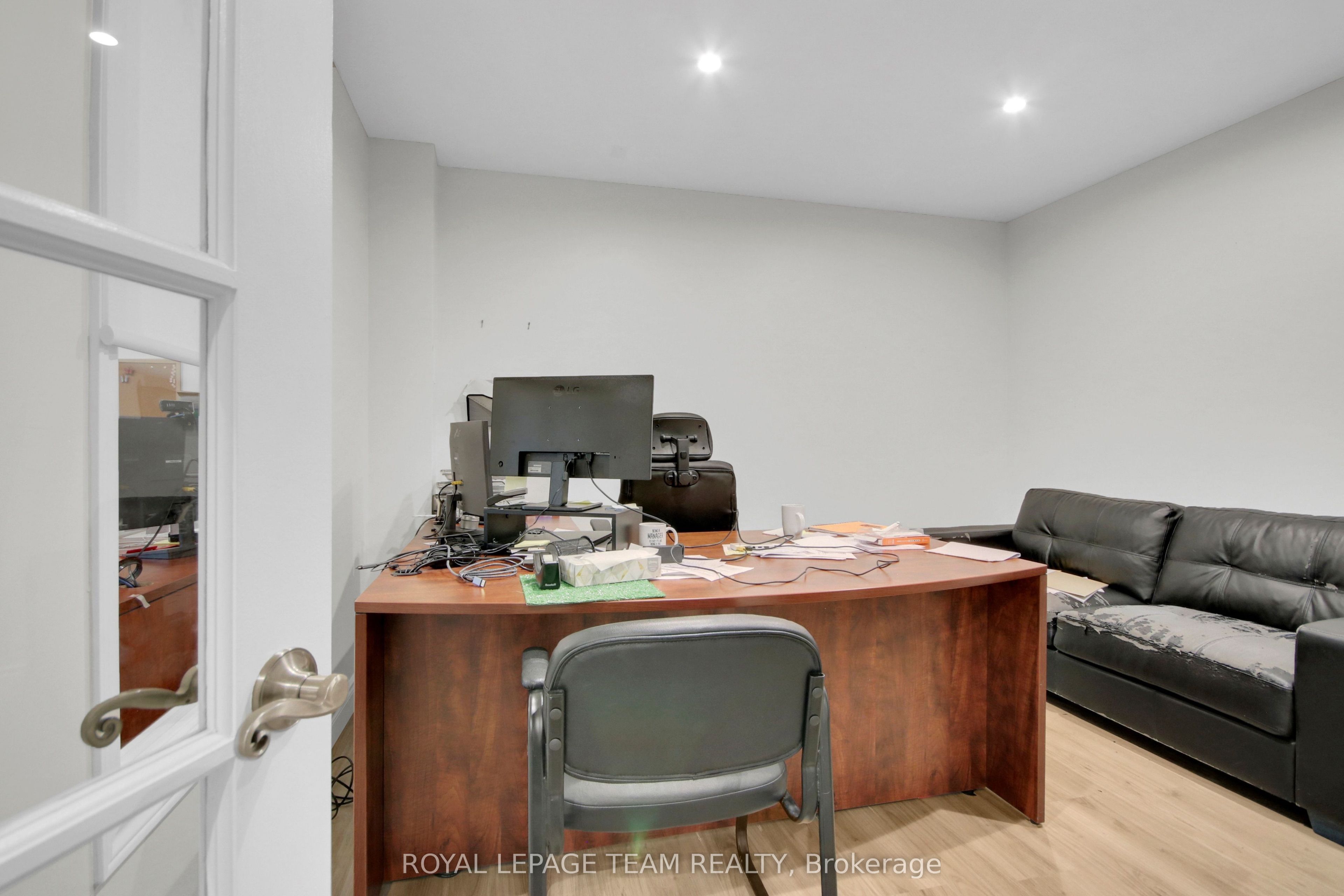 1901 Bank Street Property Photo 29