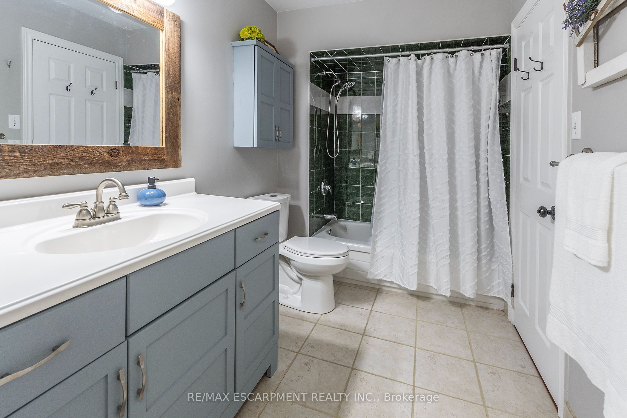 6 Stuart Street Property Photo 16
