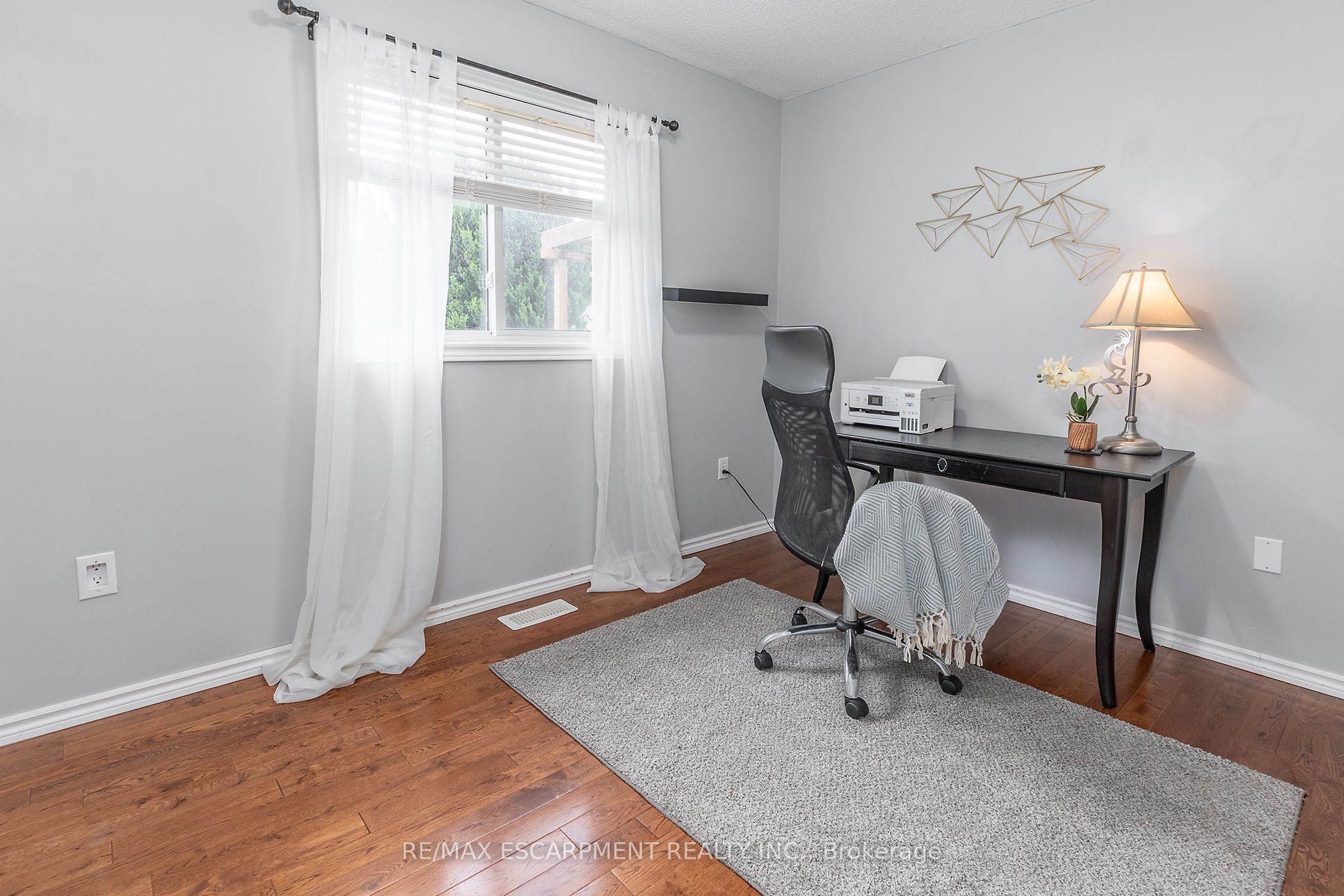 6 Stuart Street Property Photo 20