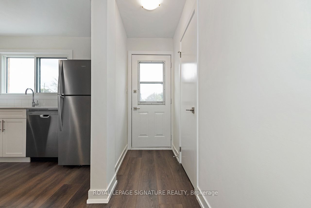 20 Anna Capri Drive 3 Property Photo 6