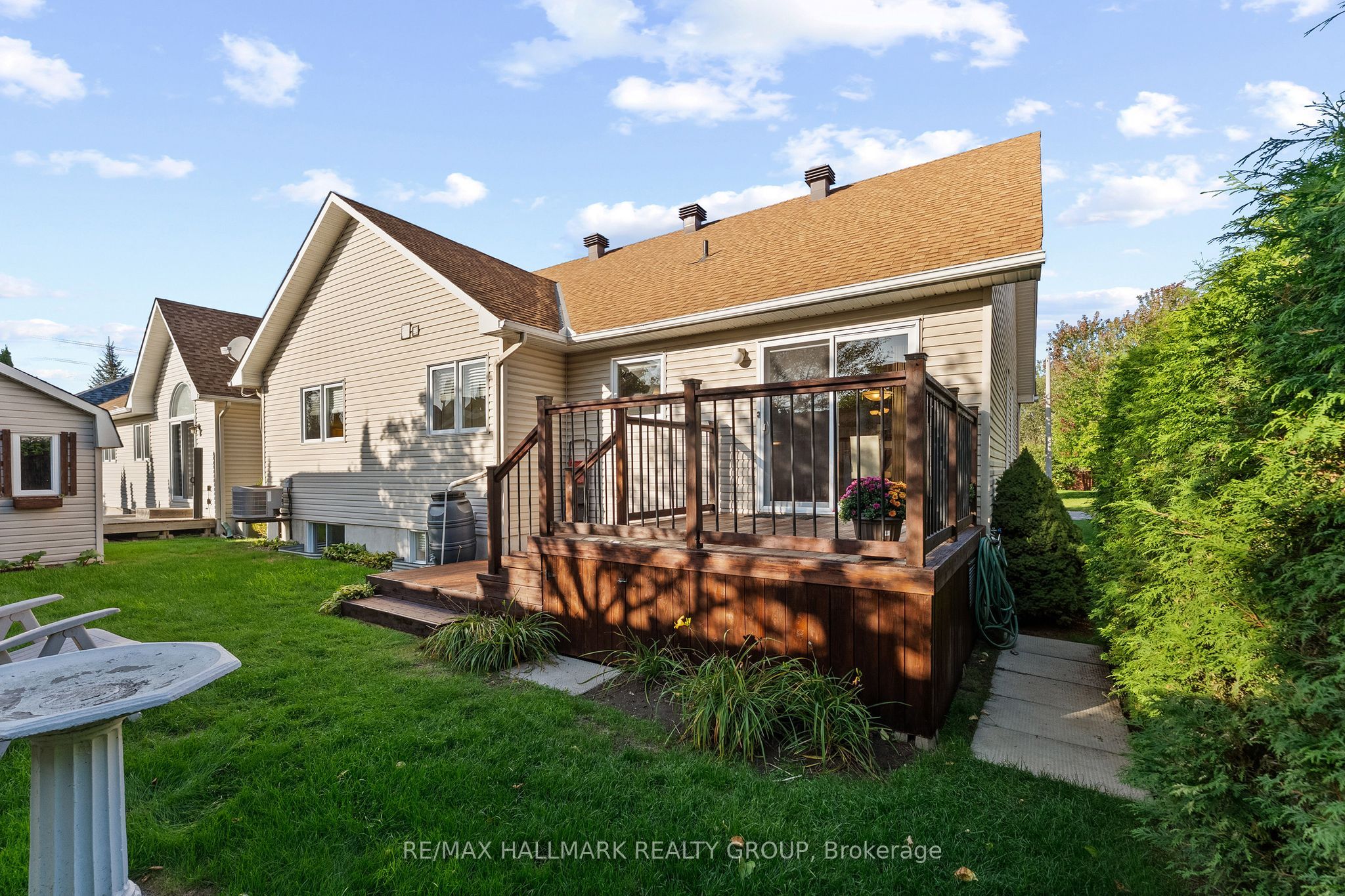 95 Lloydalex Crescent Property Photo 33