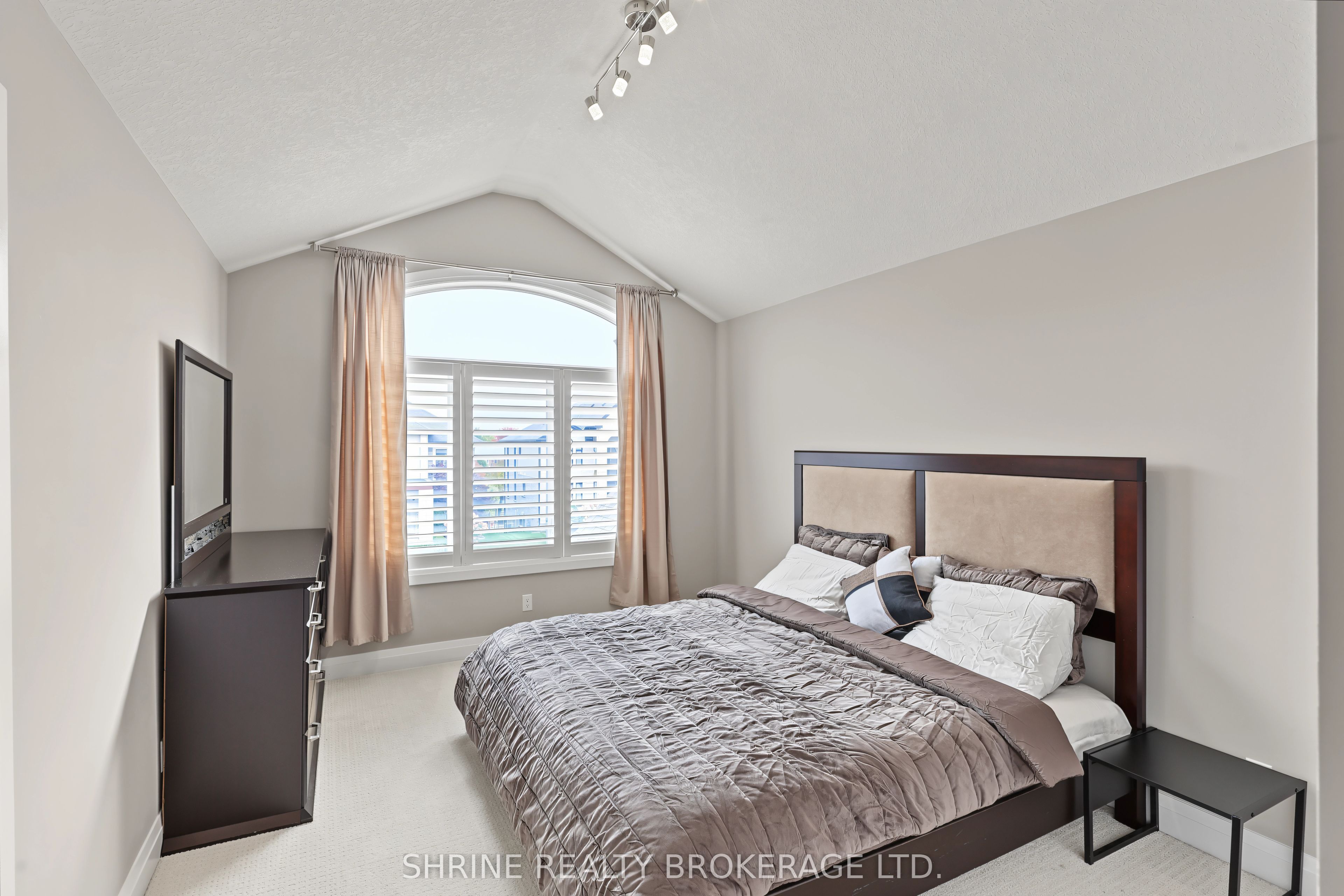 977 Longworth Road Property Photo 16