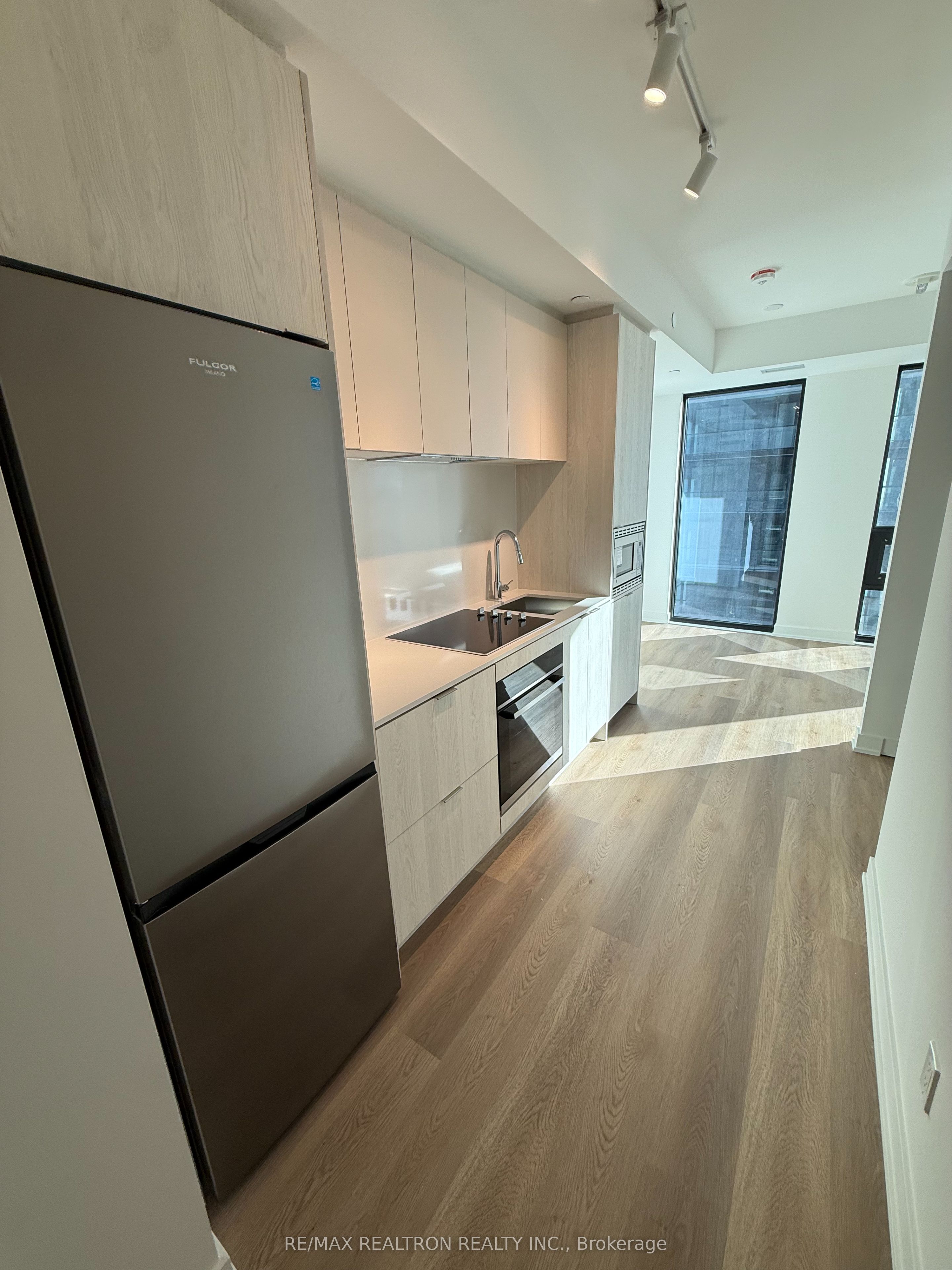 101 John Street N 1617 Property Photo 1