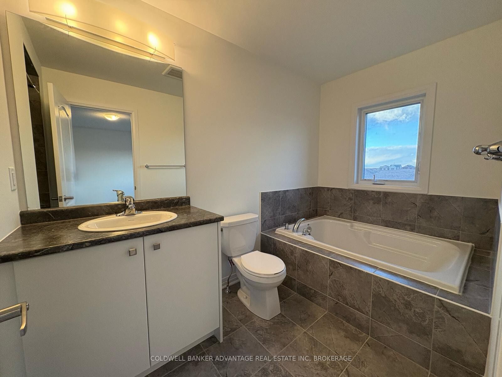 216 Port Crescent Property Photo 14