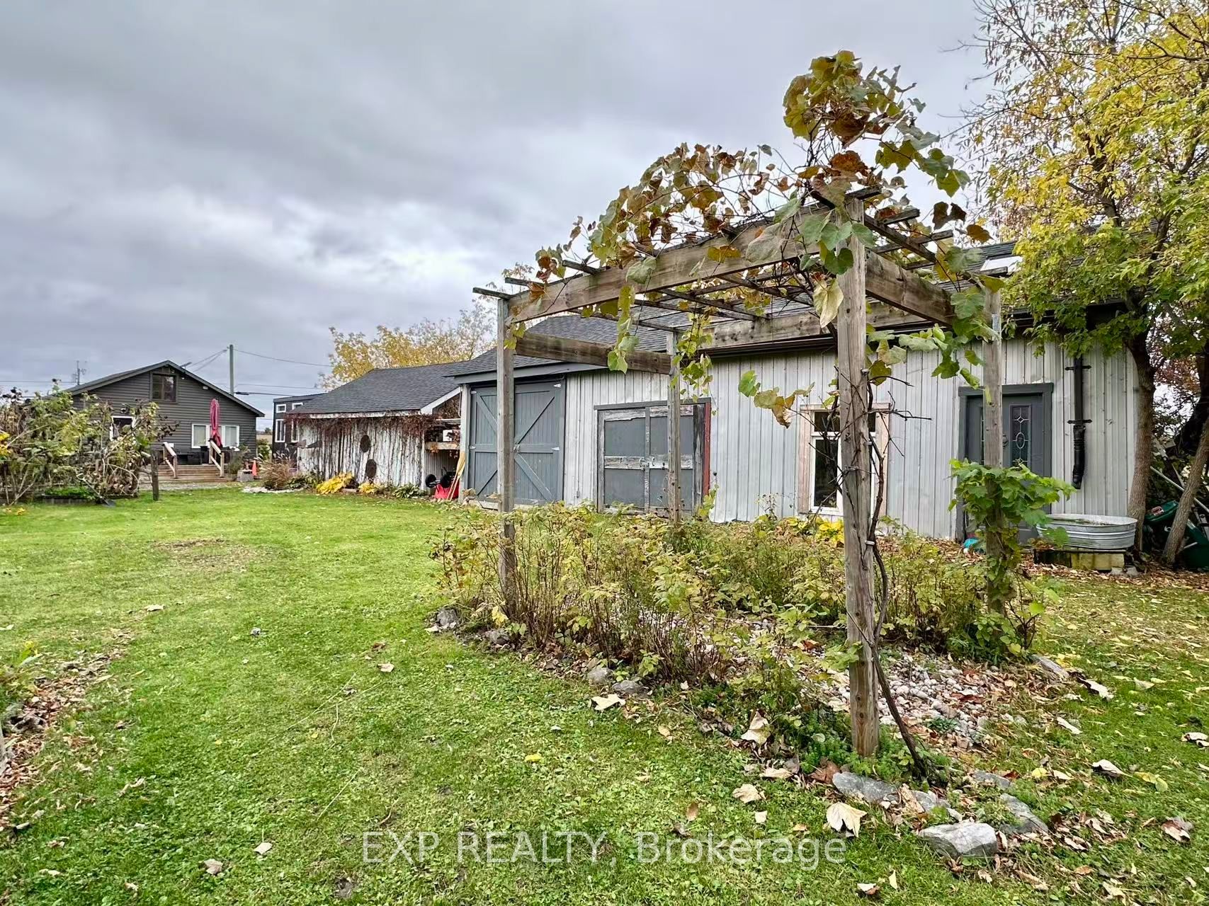 460 River Road Property Photo 9