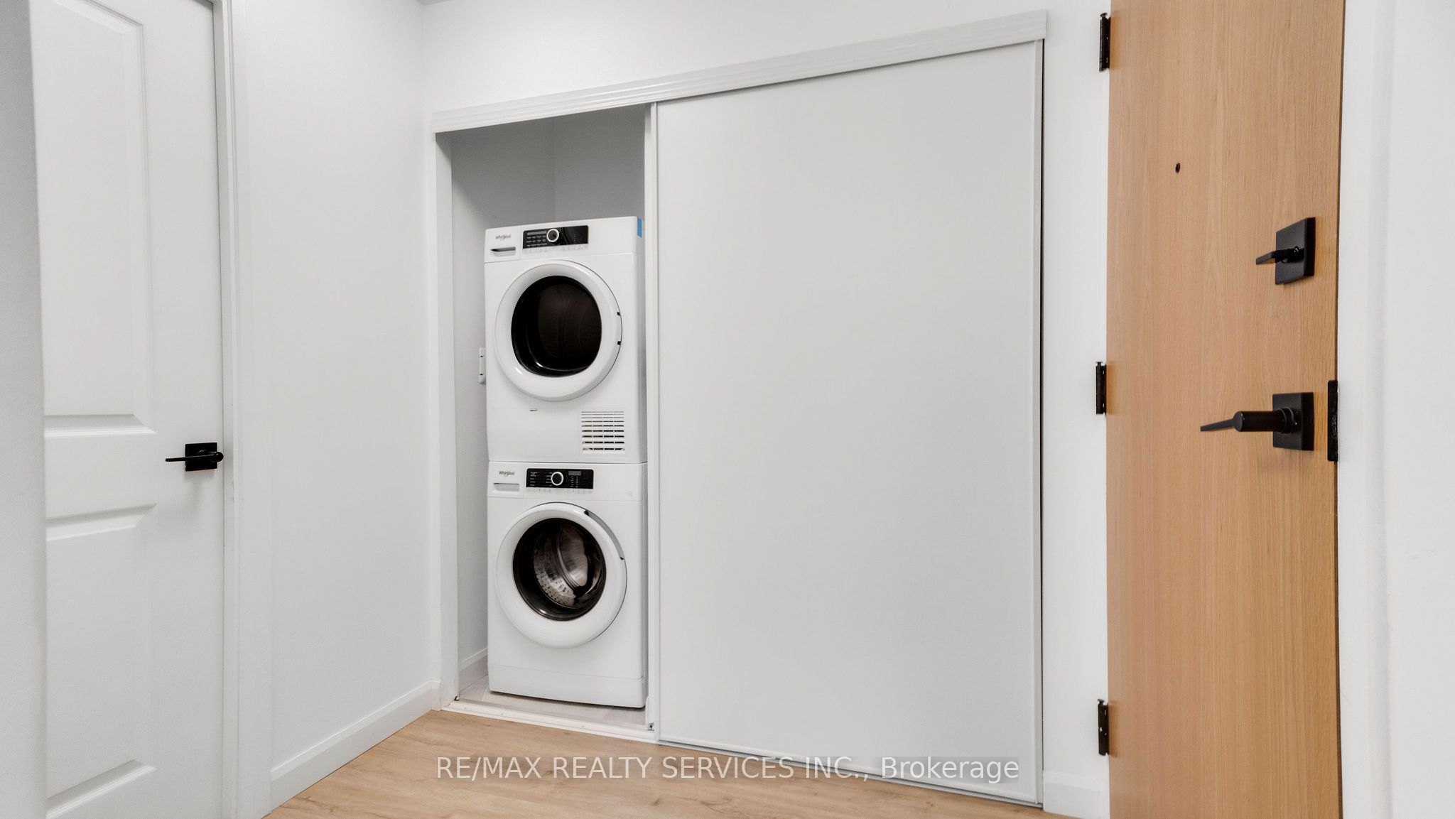 7 Erie Avenue 811 Property Photo 15